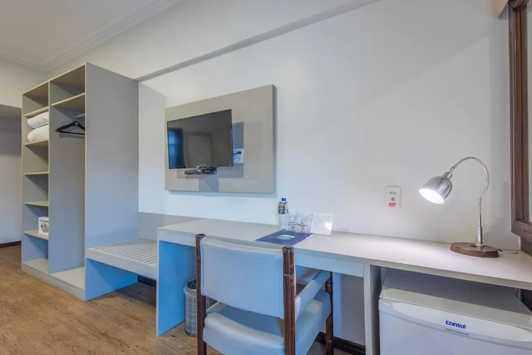 TV and multimedia in Plaza Blumenau Hotel