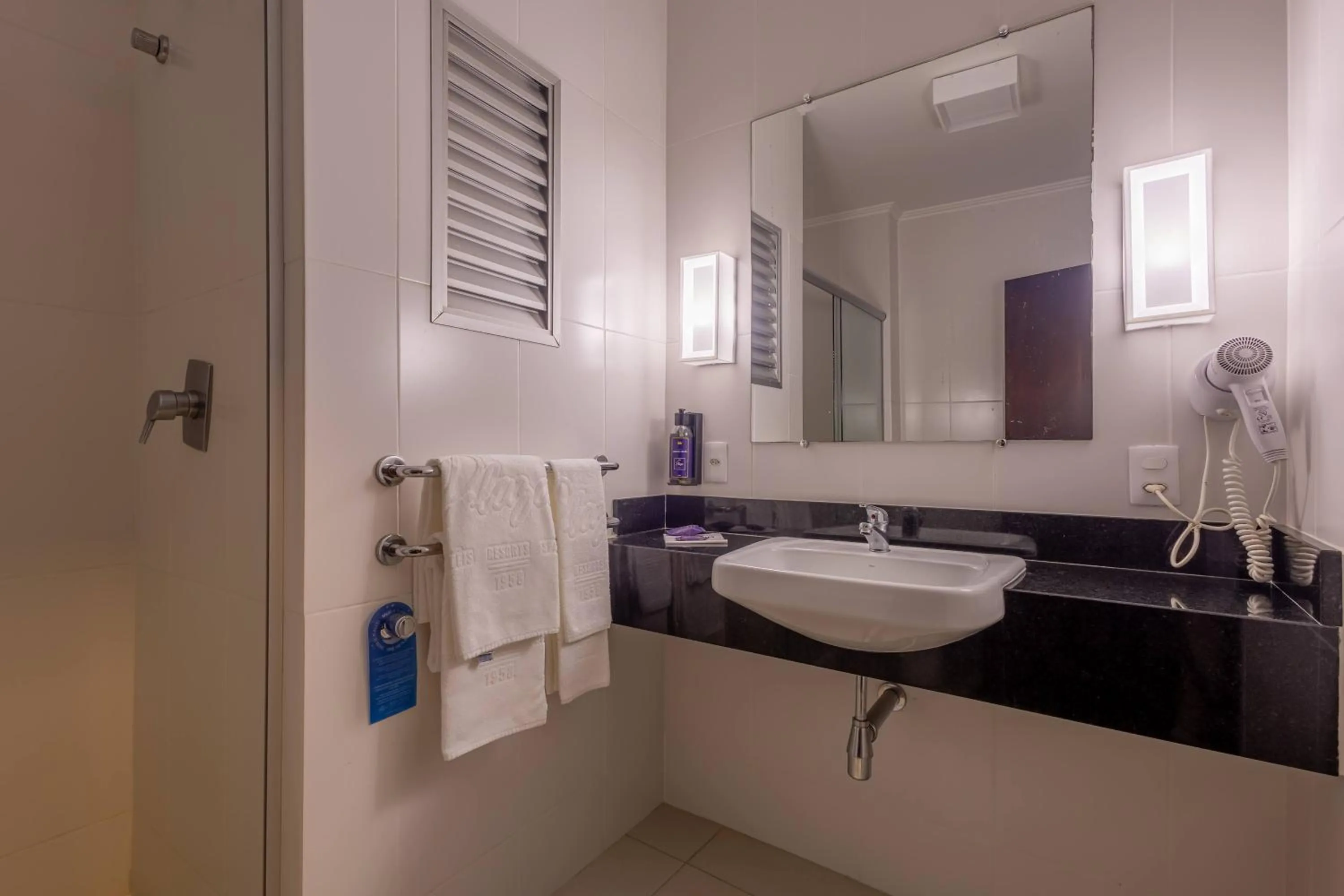 Bathroom in Plaza Blumenau Hotel