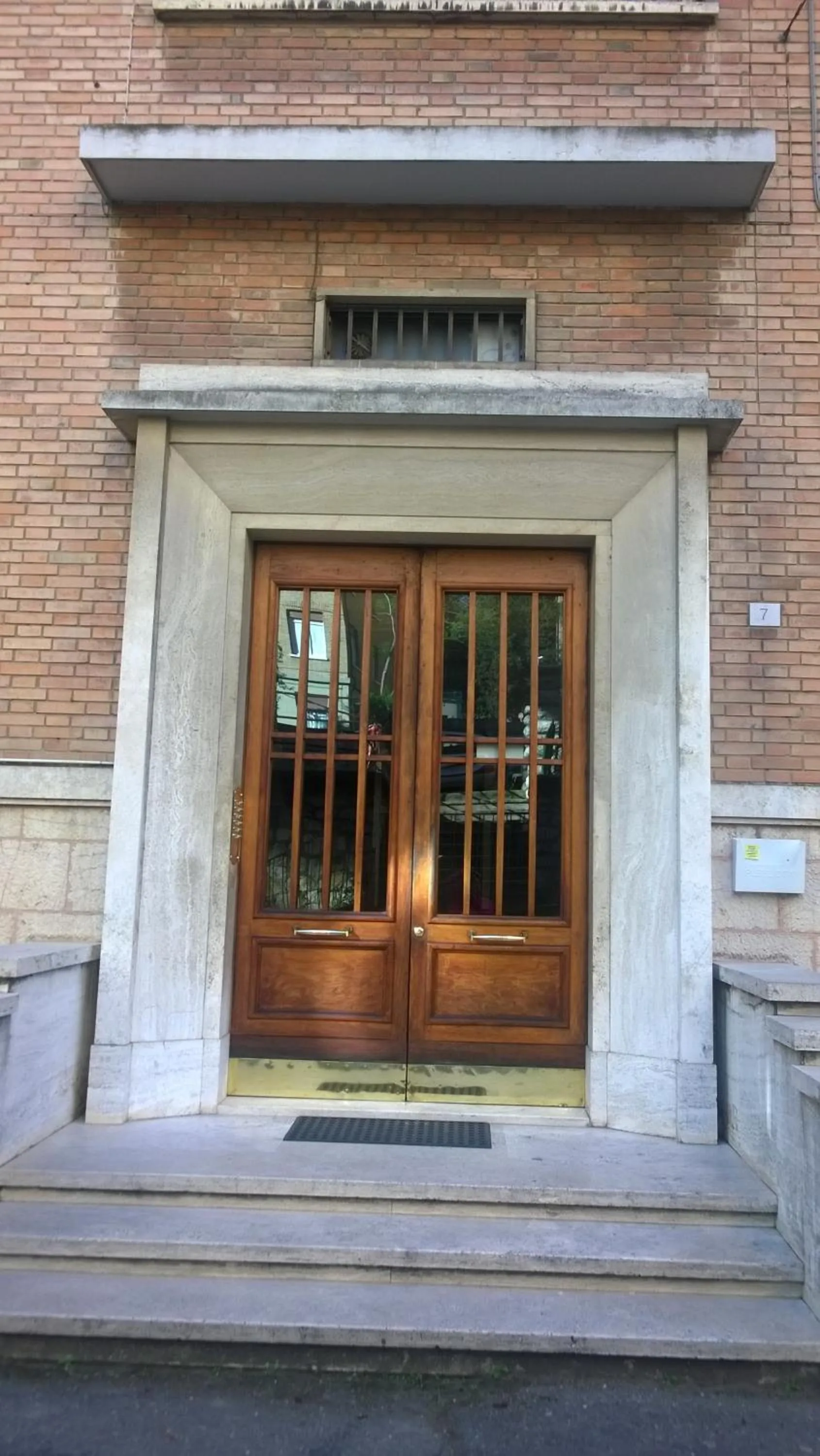 Facade/entrance in Da Claudia