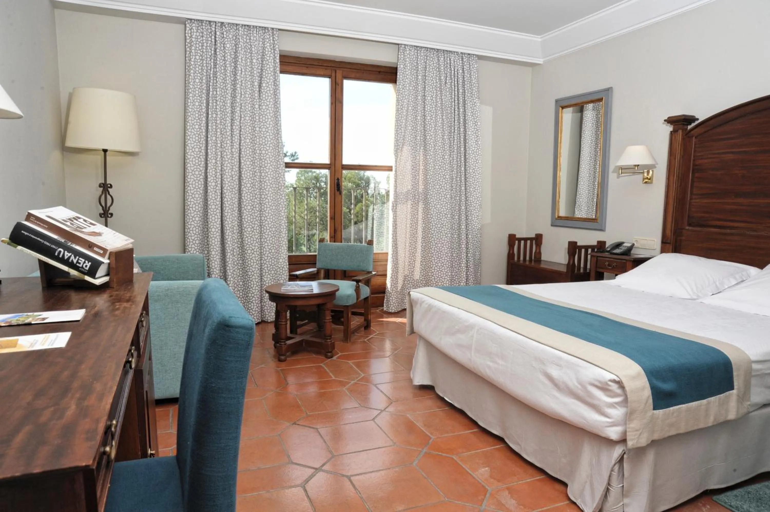 Photo of the whole room, Bed in Parador de Alcañiz