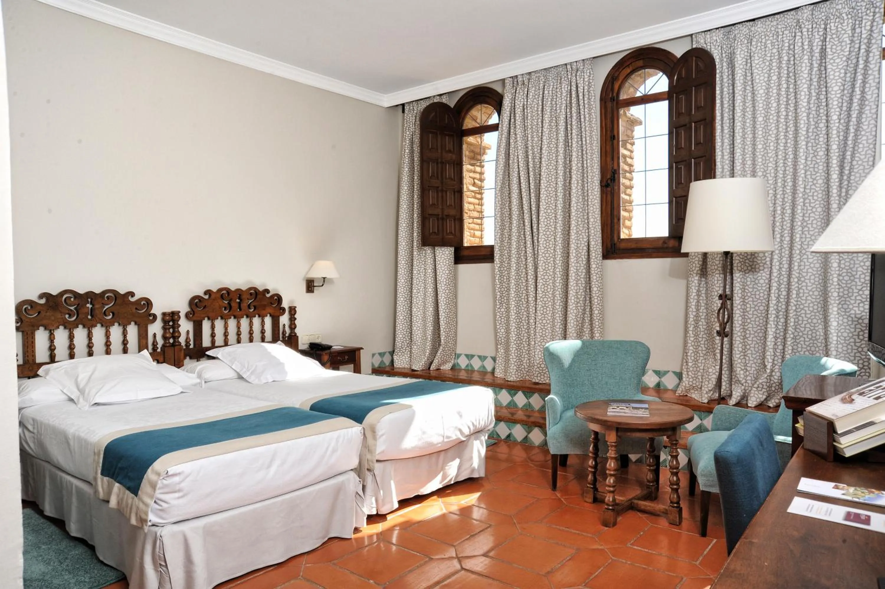Photo of the whole room, Bed in Parador de Alcañiz