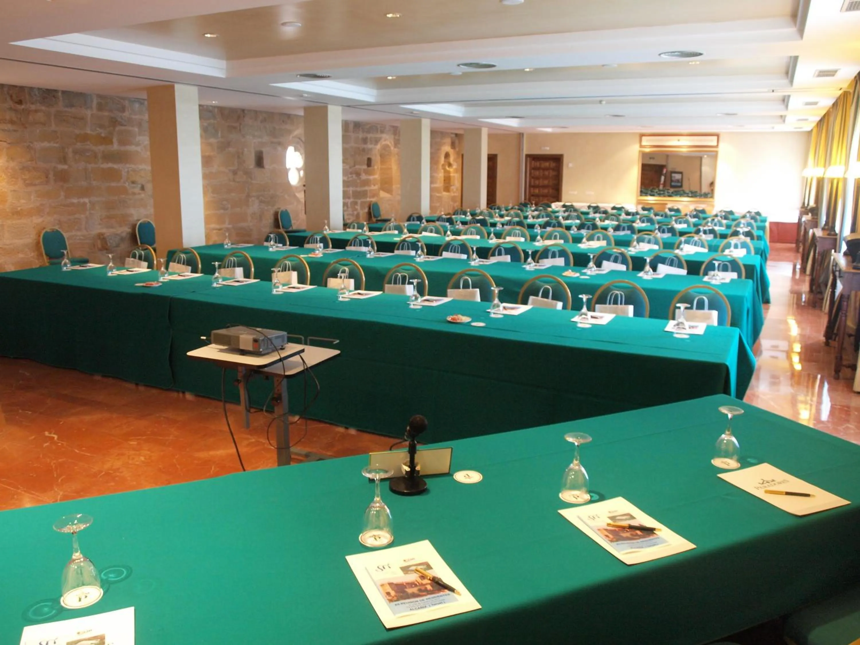 Business facilities in Parador de Alcañiz