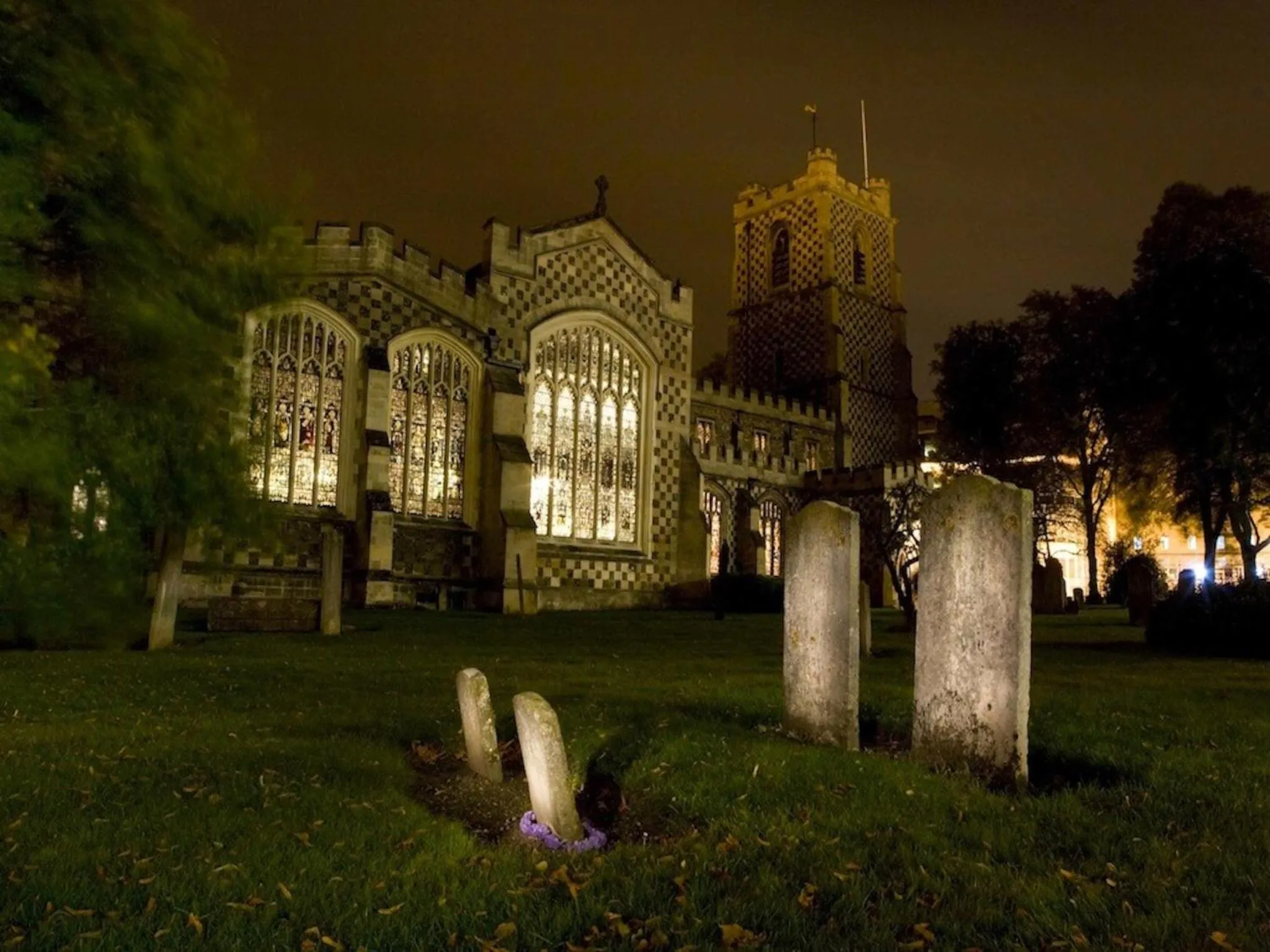 Off site in Ashton House - Stylish 2 Bedroom House, Close to Luton Town Center & Airport