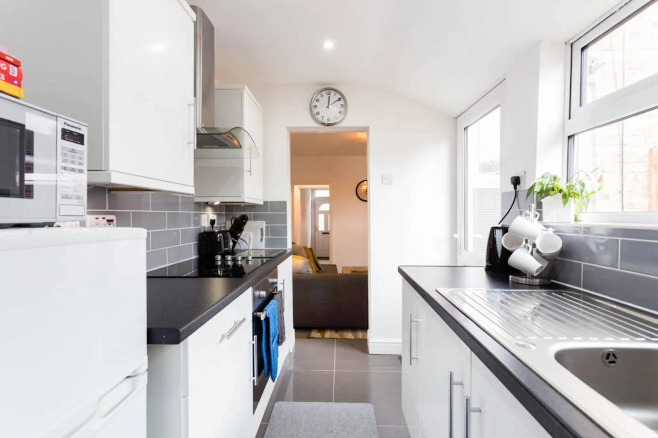 Coffee/tea facilities in Ashton House - Stylish 2 Bedroom House, Close to Luton Town Center & Airport
