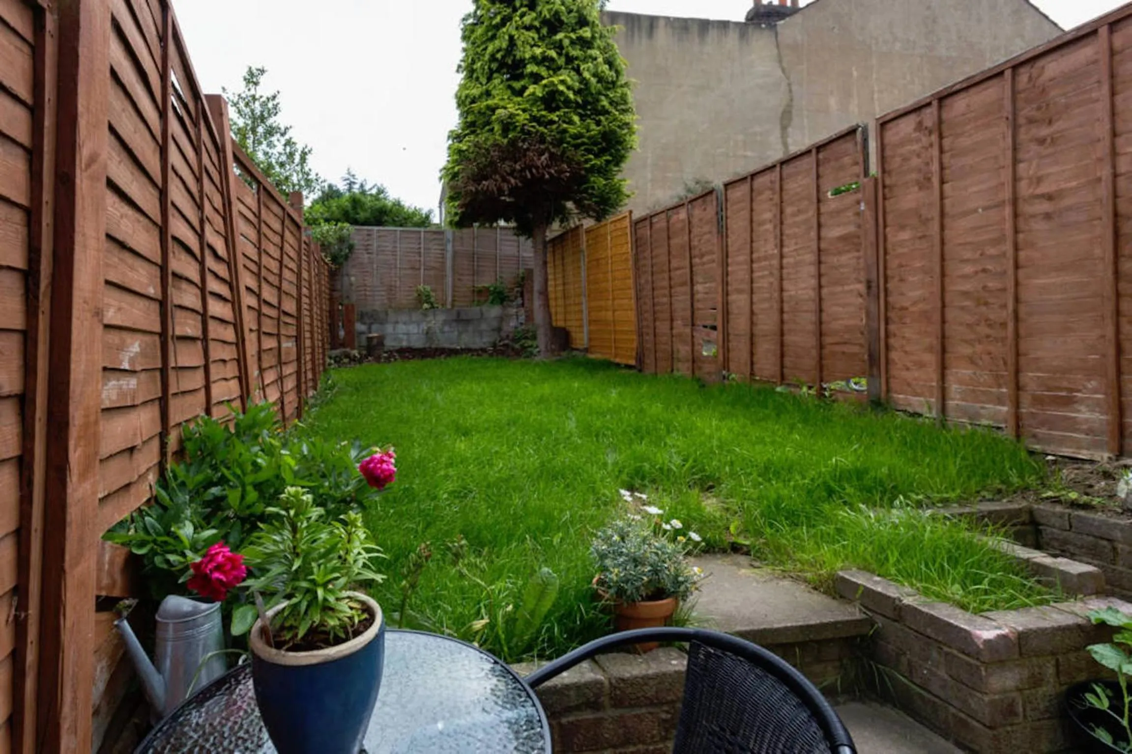 Patio in Ashton House - Stylish 2 Bedroom House, Close to Luton Town Center & Airport