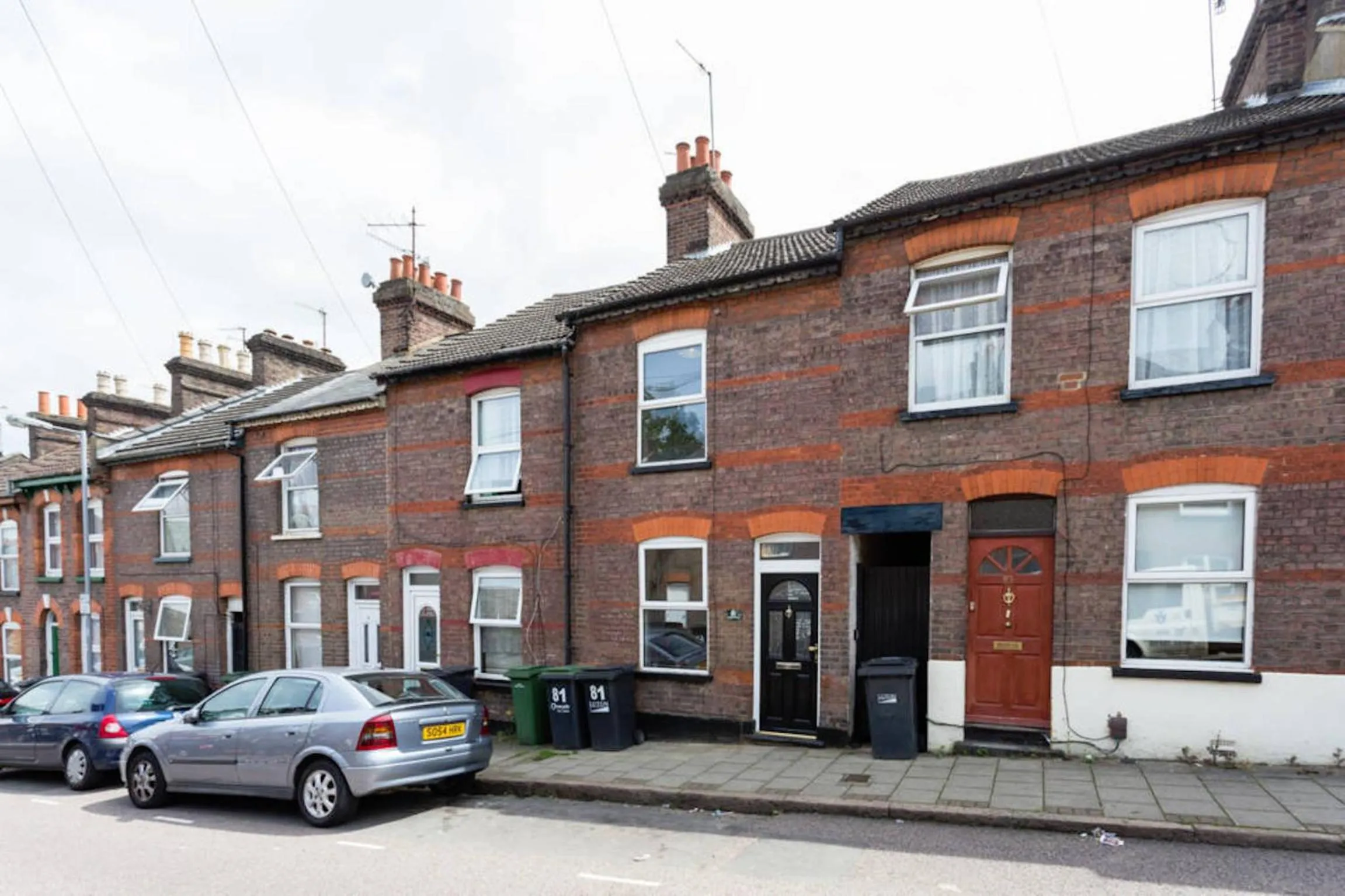 Facade/entrance in Ashton House - Stylish 2 Bedroom House, Close to Luton Town Center & Airport