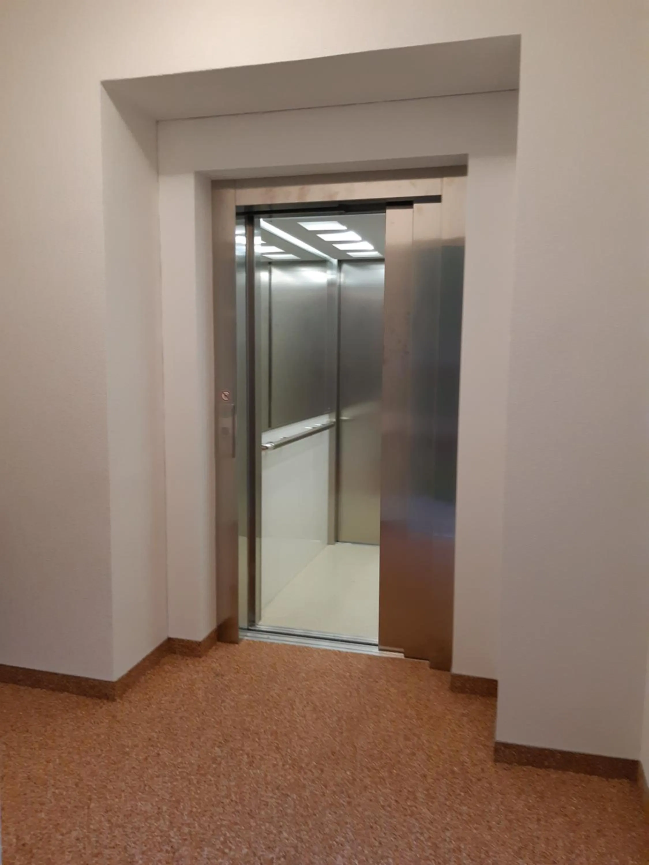 elevator in Gasthof Klug zum Ehrensepp