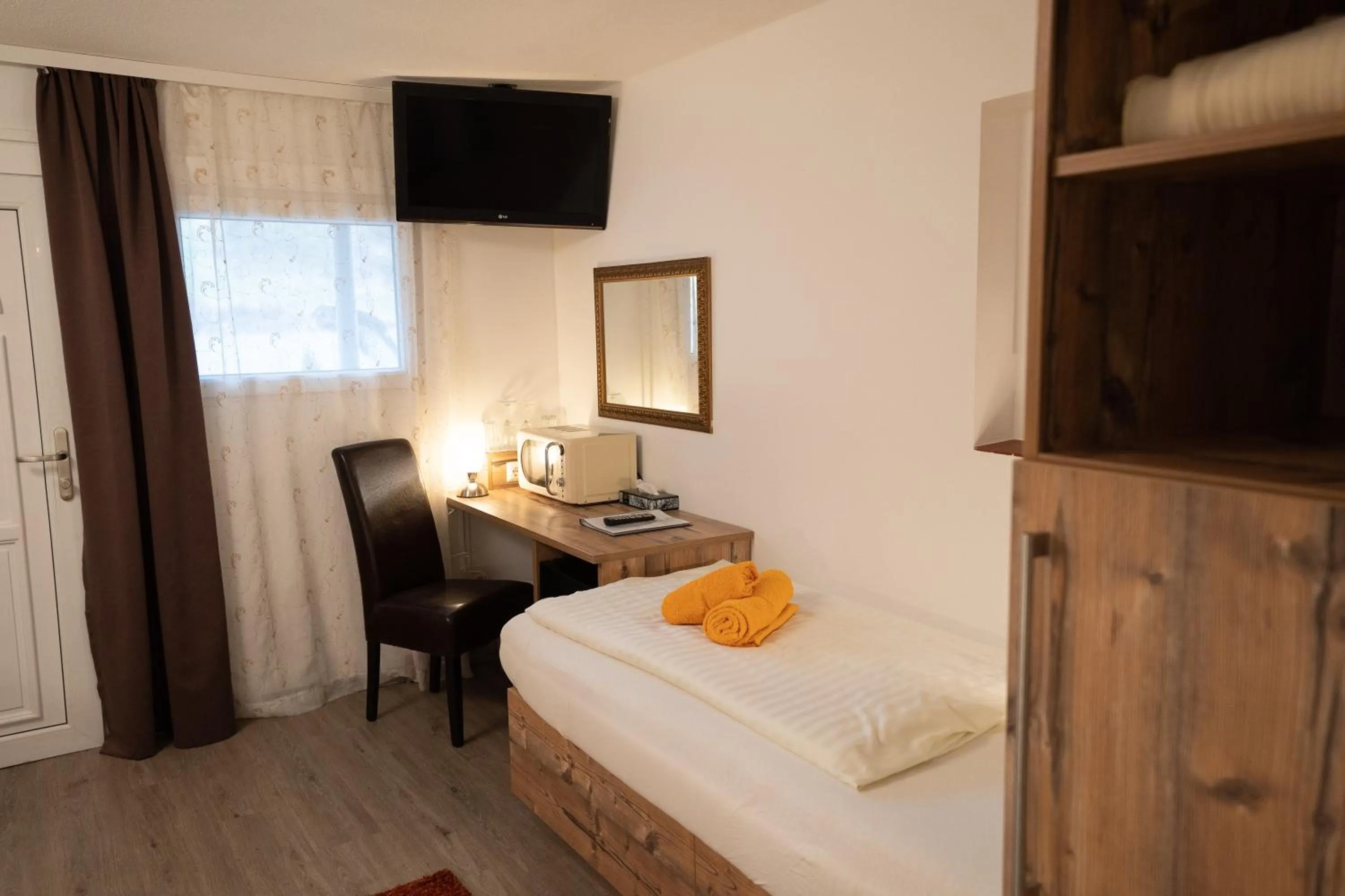 Bed in Gasthof Klug zum Ehrensepp