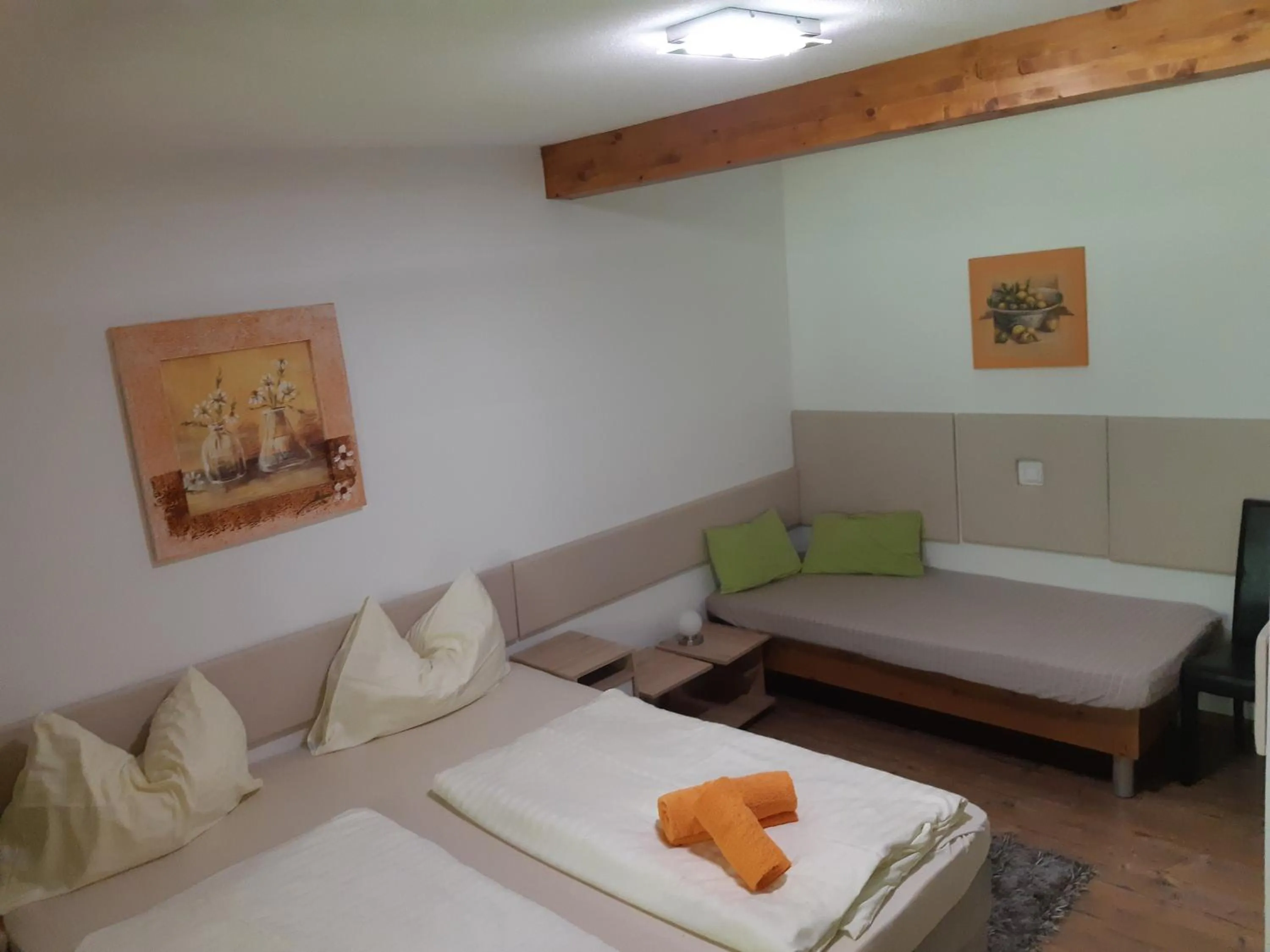 Bed in Gasthof Klug zum Ehrensepp