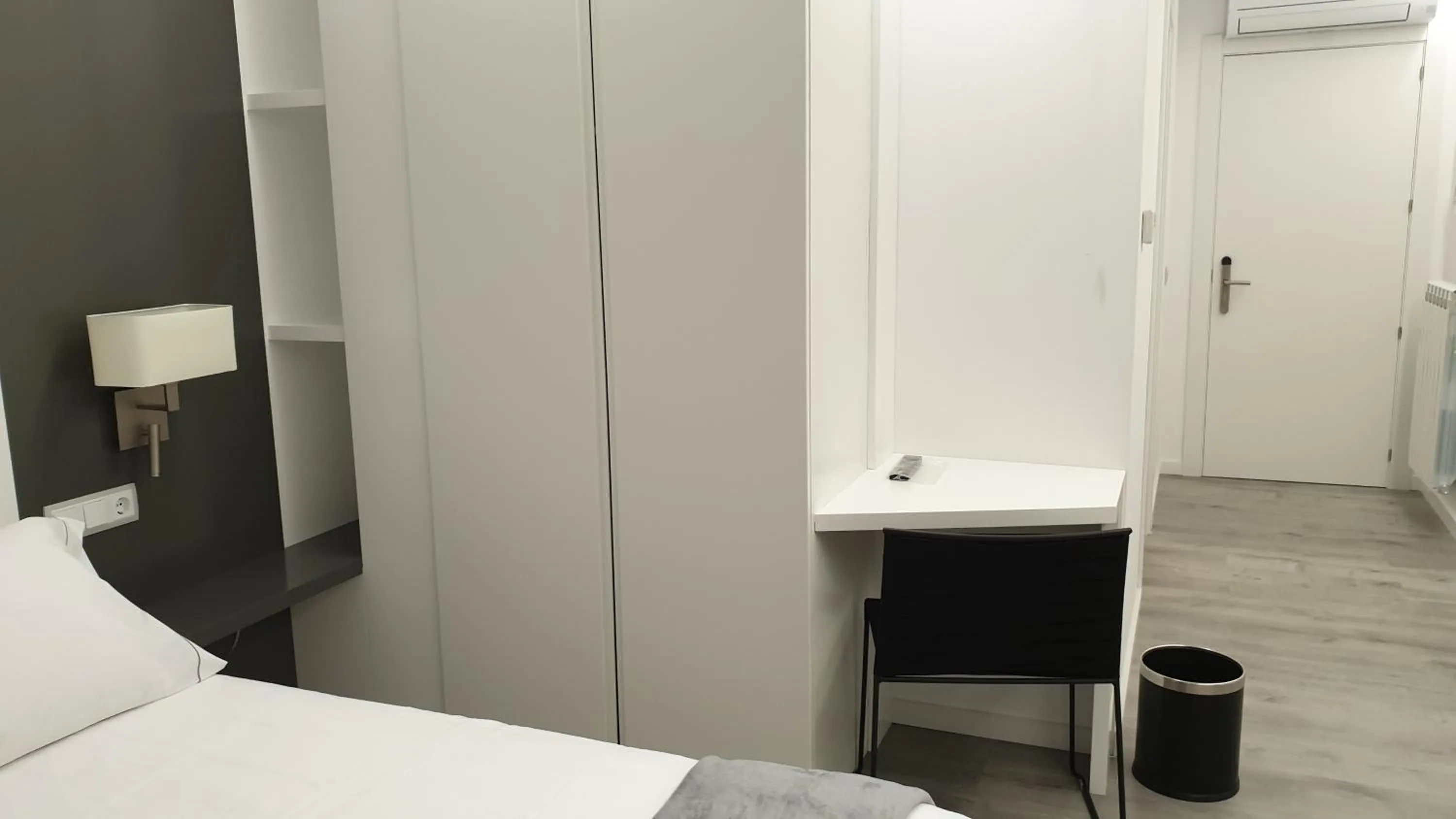 Bedroom, Bed in Apartaments y Habitacions Entre Volcans