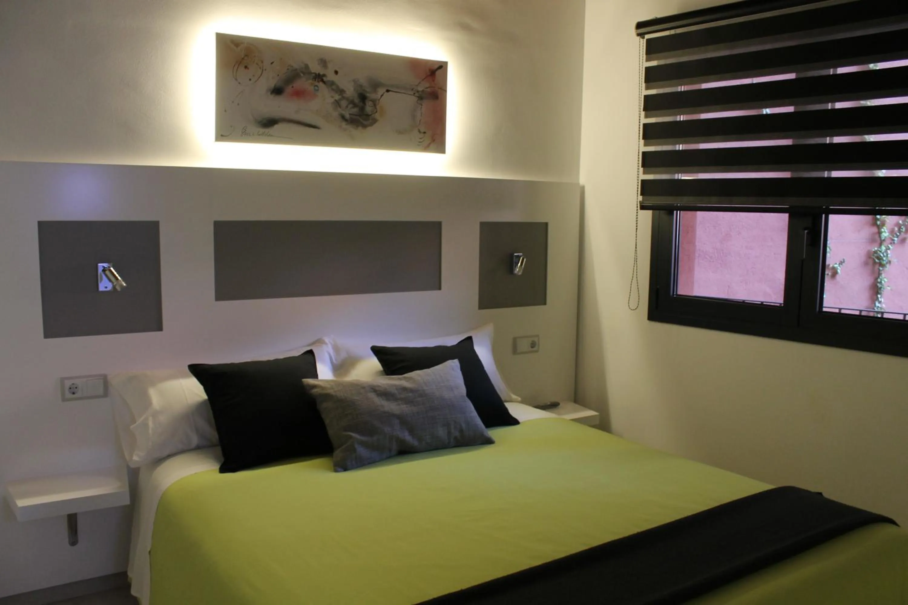 Decorative detail, Bed in Apartaments y Habitacions Entre Volcans