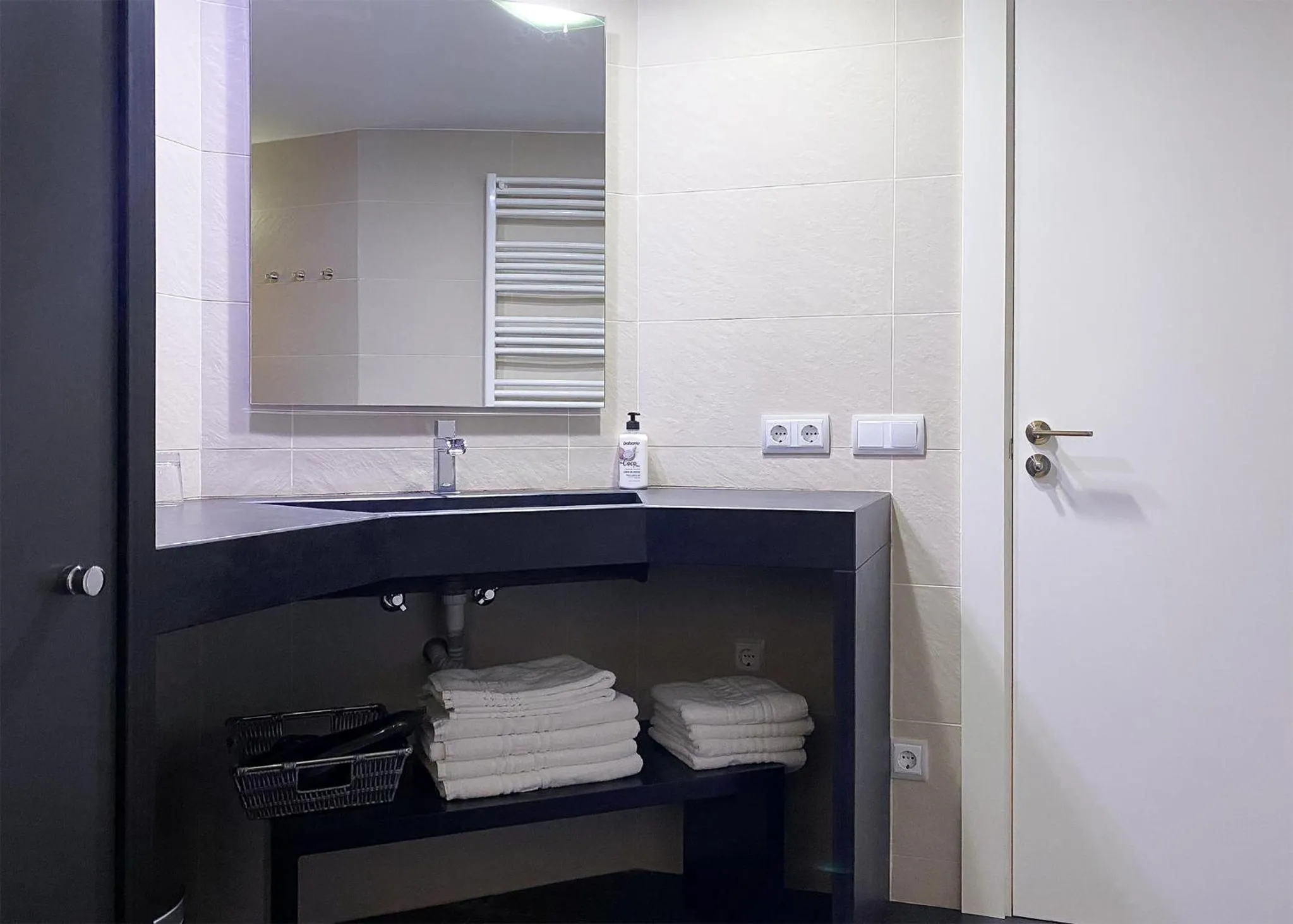 Bathroom in Apartaments y Habitacions Entre Volcans