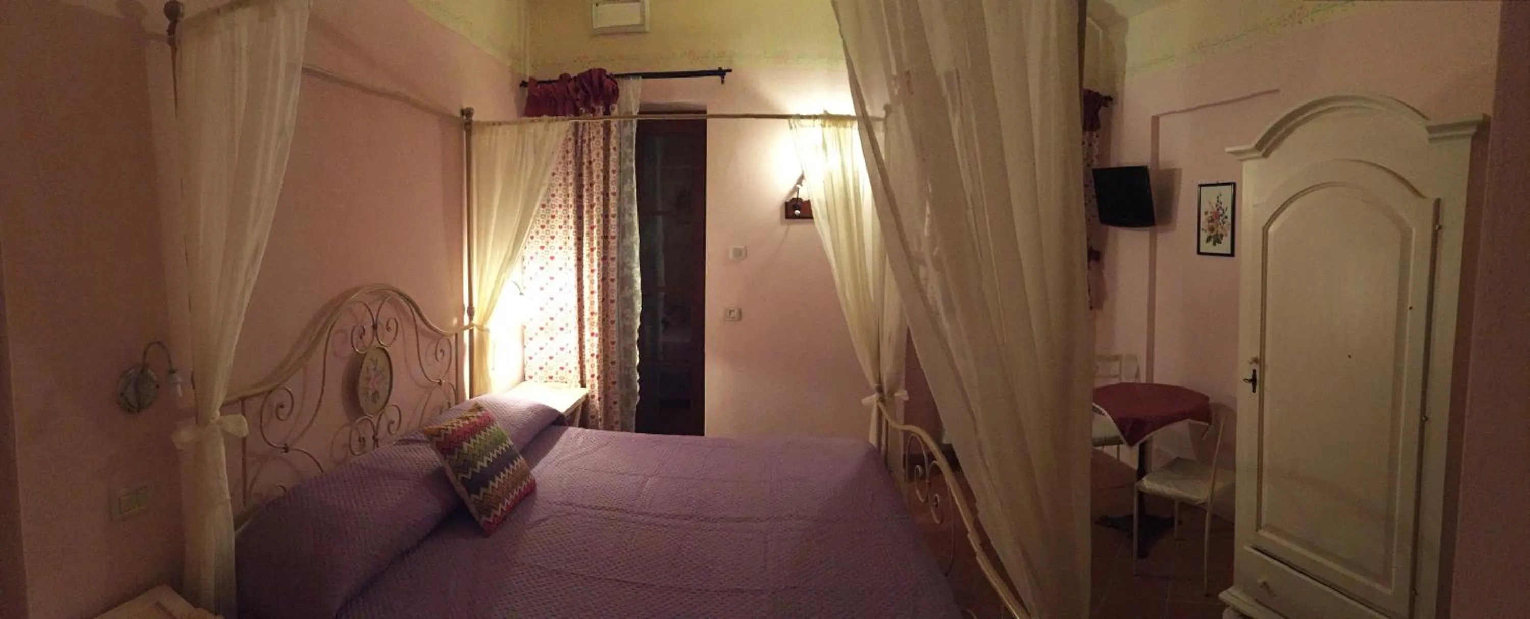 Photo of the whole room, Bed in B&B 8380 Saturnia Terme