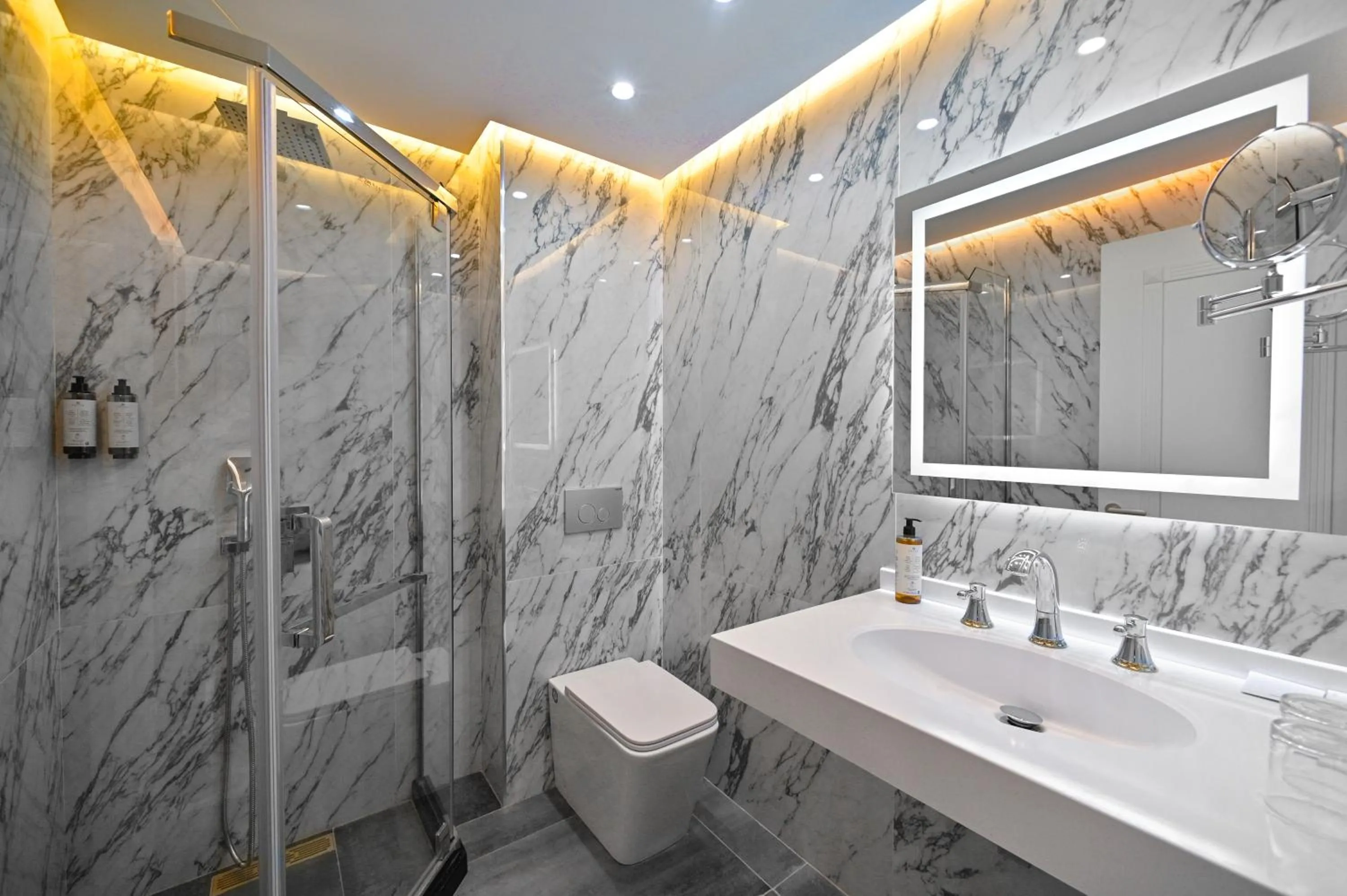 Shower in Venice Hotel Complex