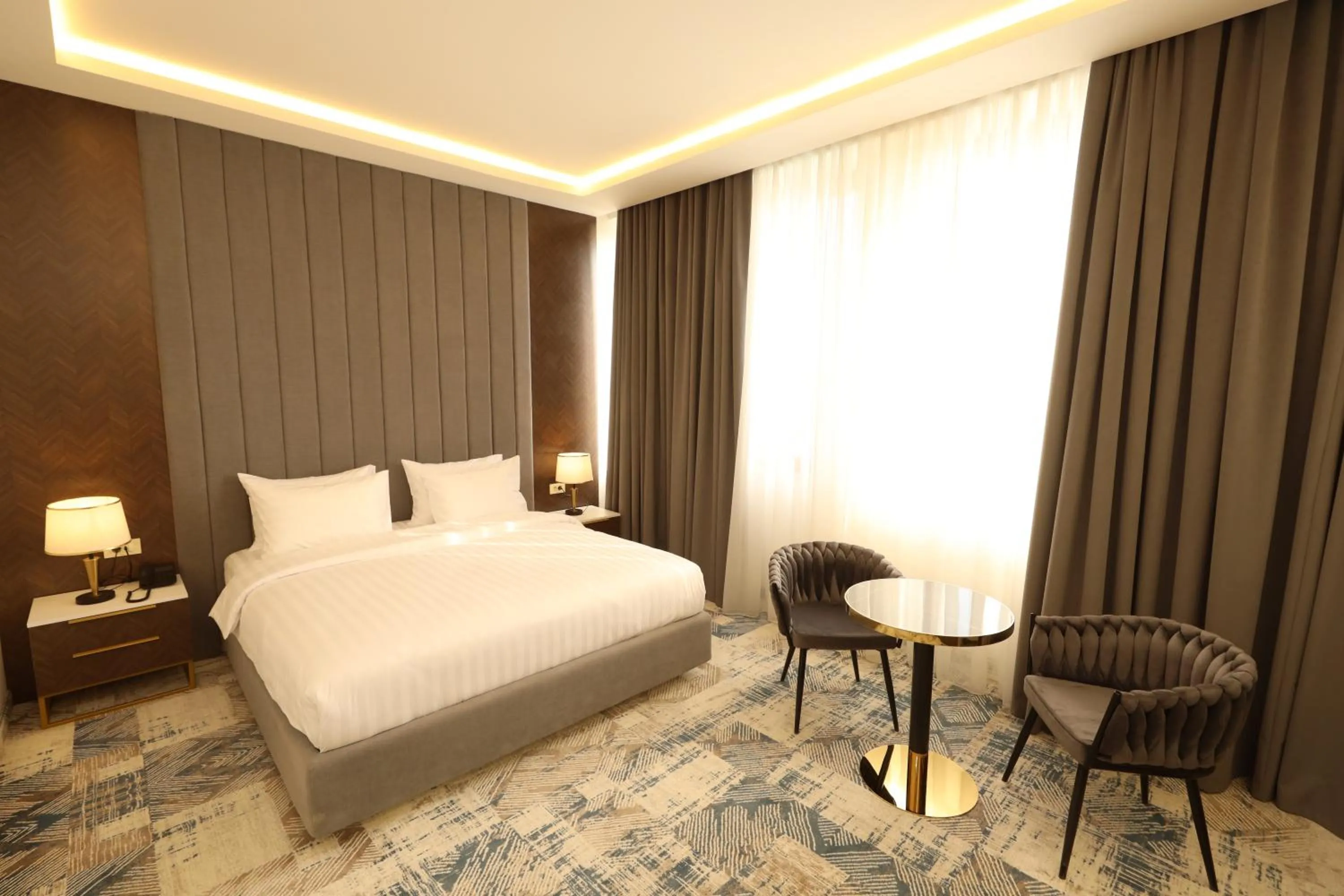 Photo of the whole room, Bed in Venice Hotel Complex
