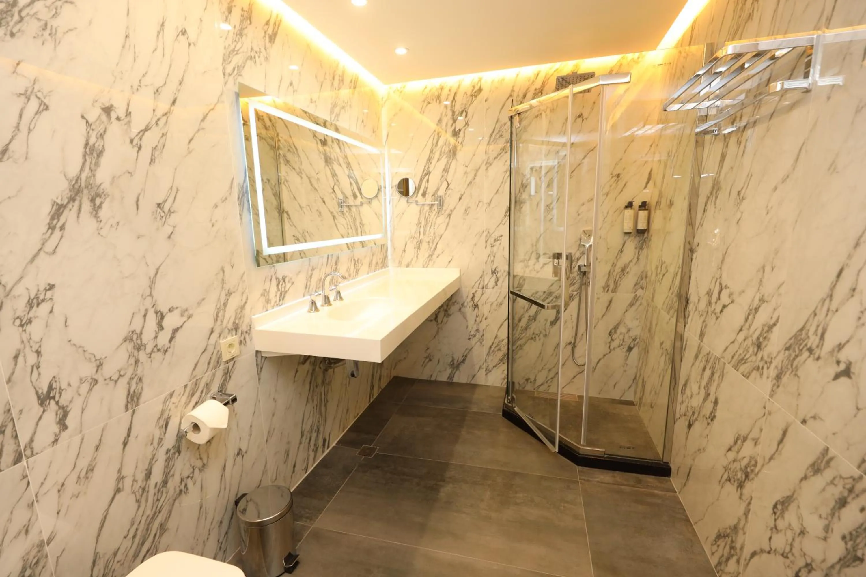 Shower in Venice Hotel Complex