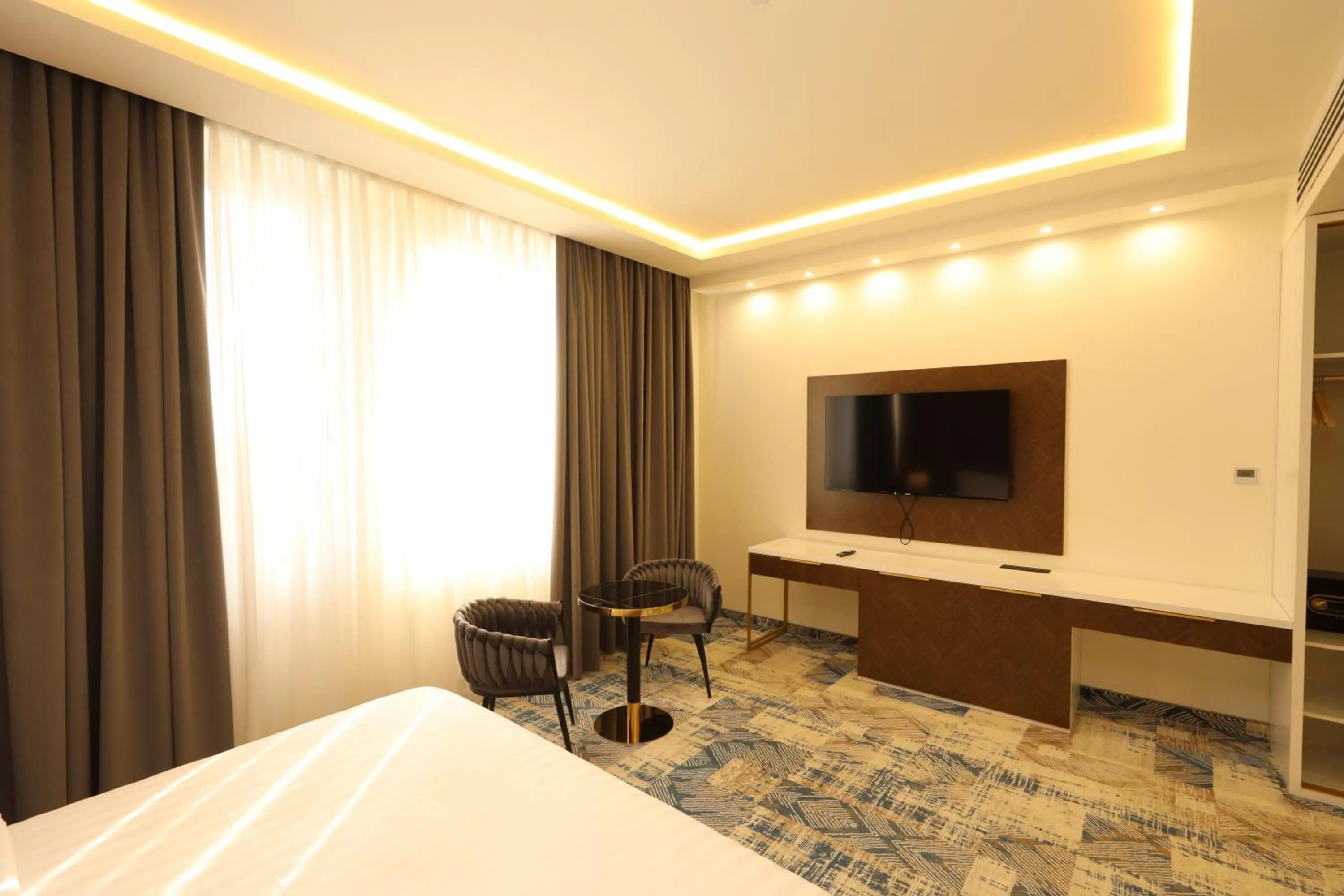 TV and multimedia, Bed in Venice Hotel Complex