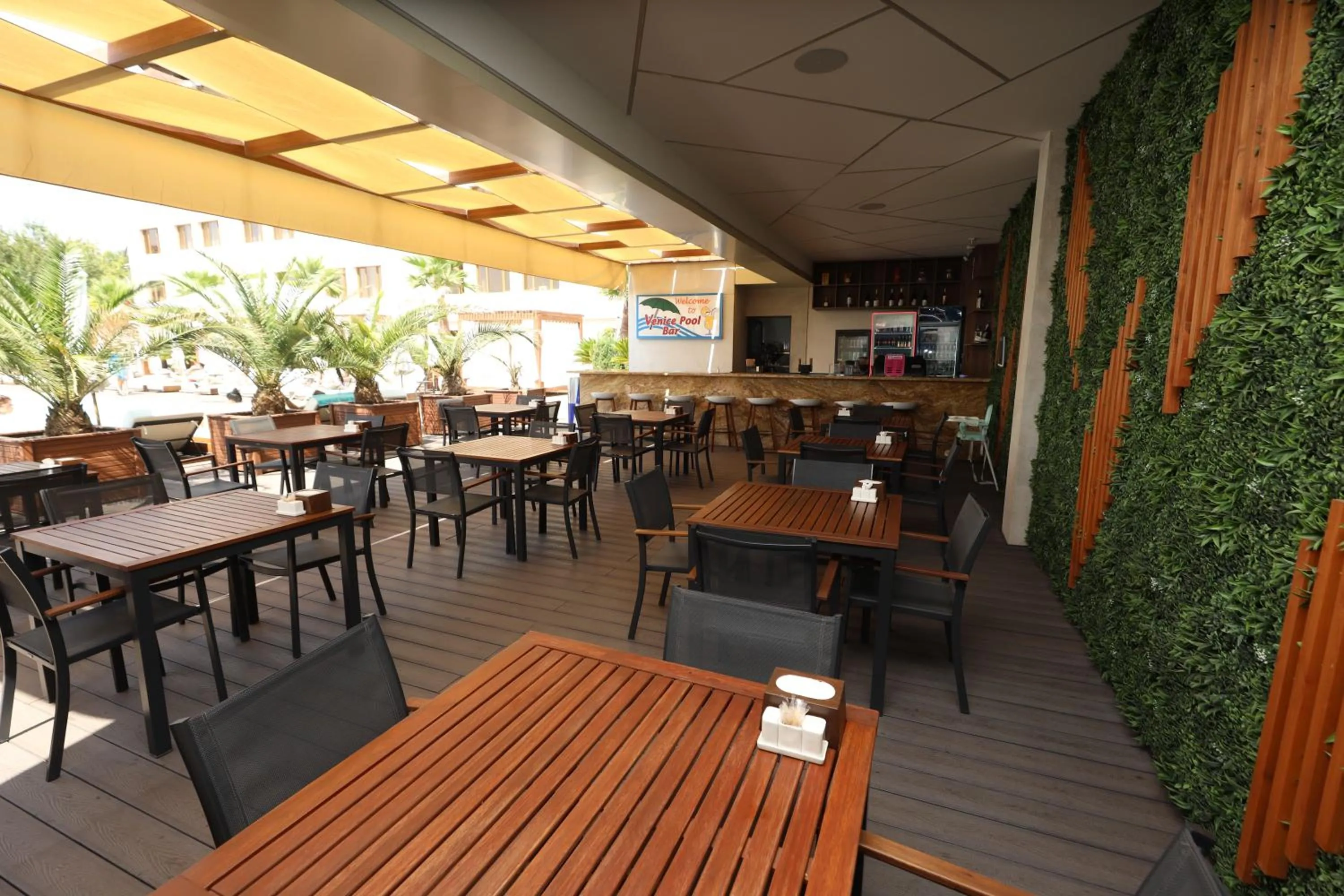 Restaurant/places to eat in Venice Hotel Complex