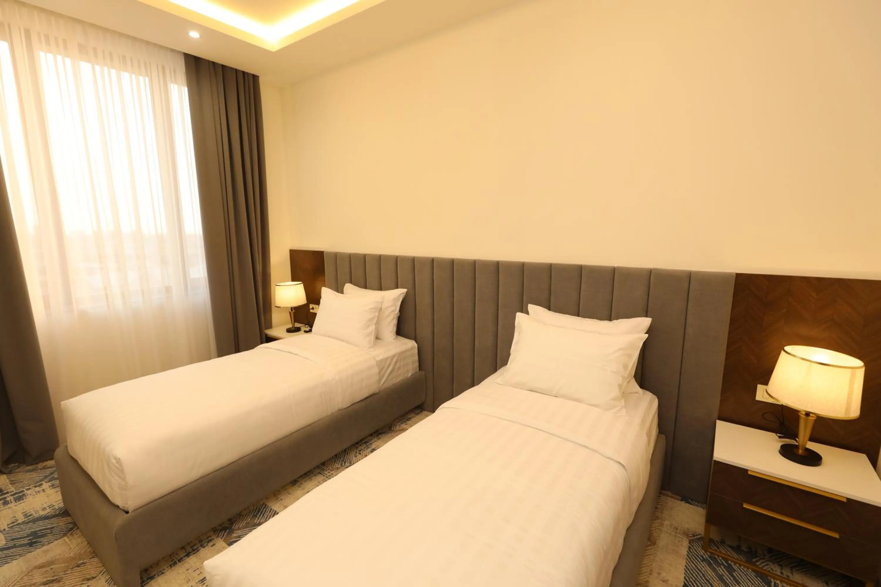 Photo of the whole room, Bed in Venice Hotel Complex