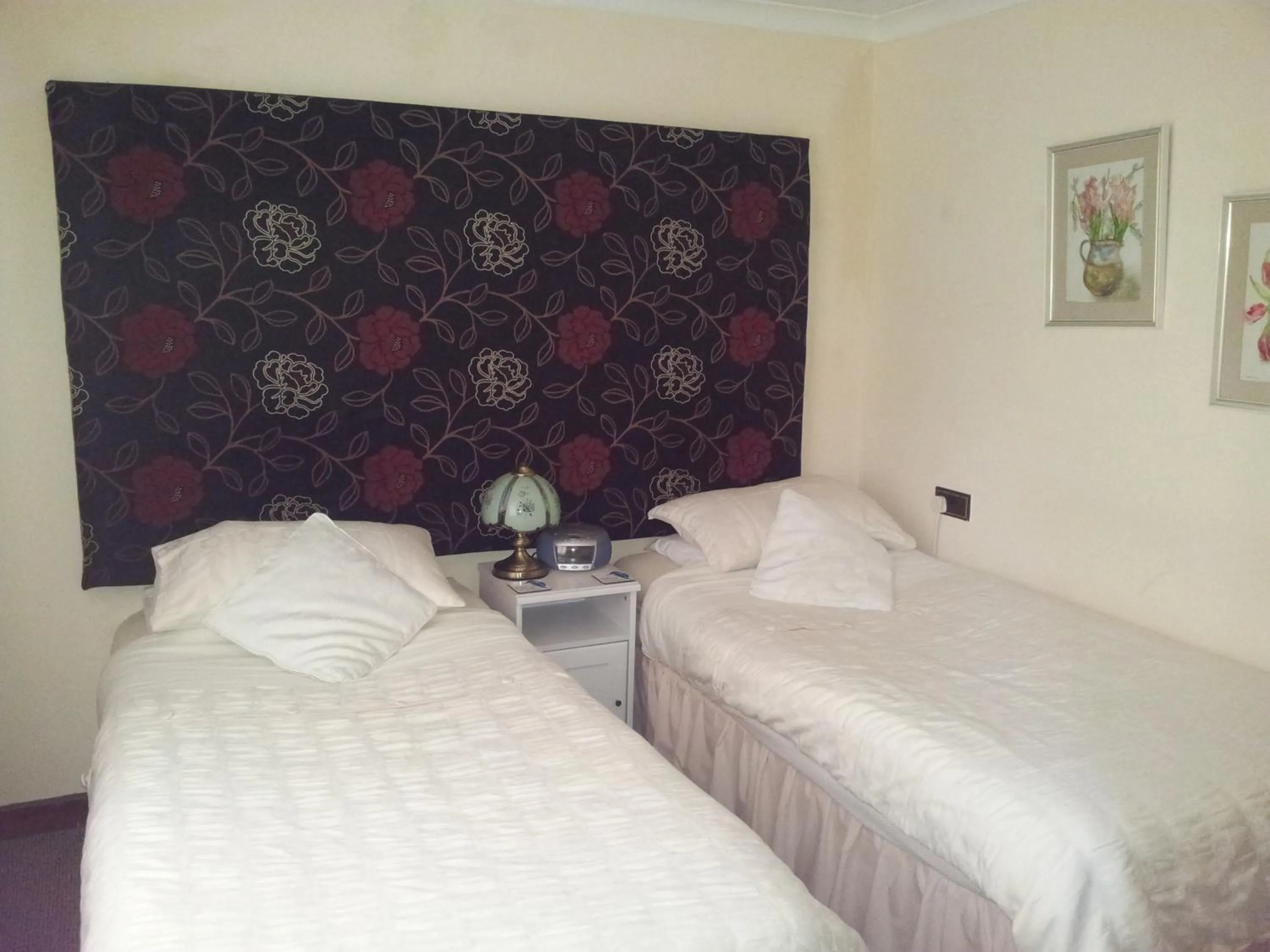 Bed in Kingfisher Cottage