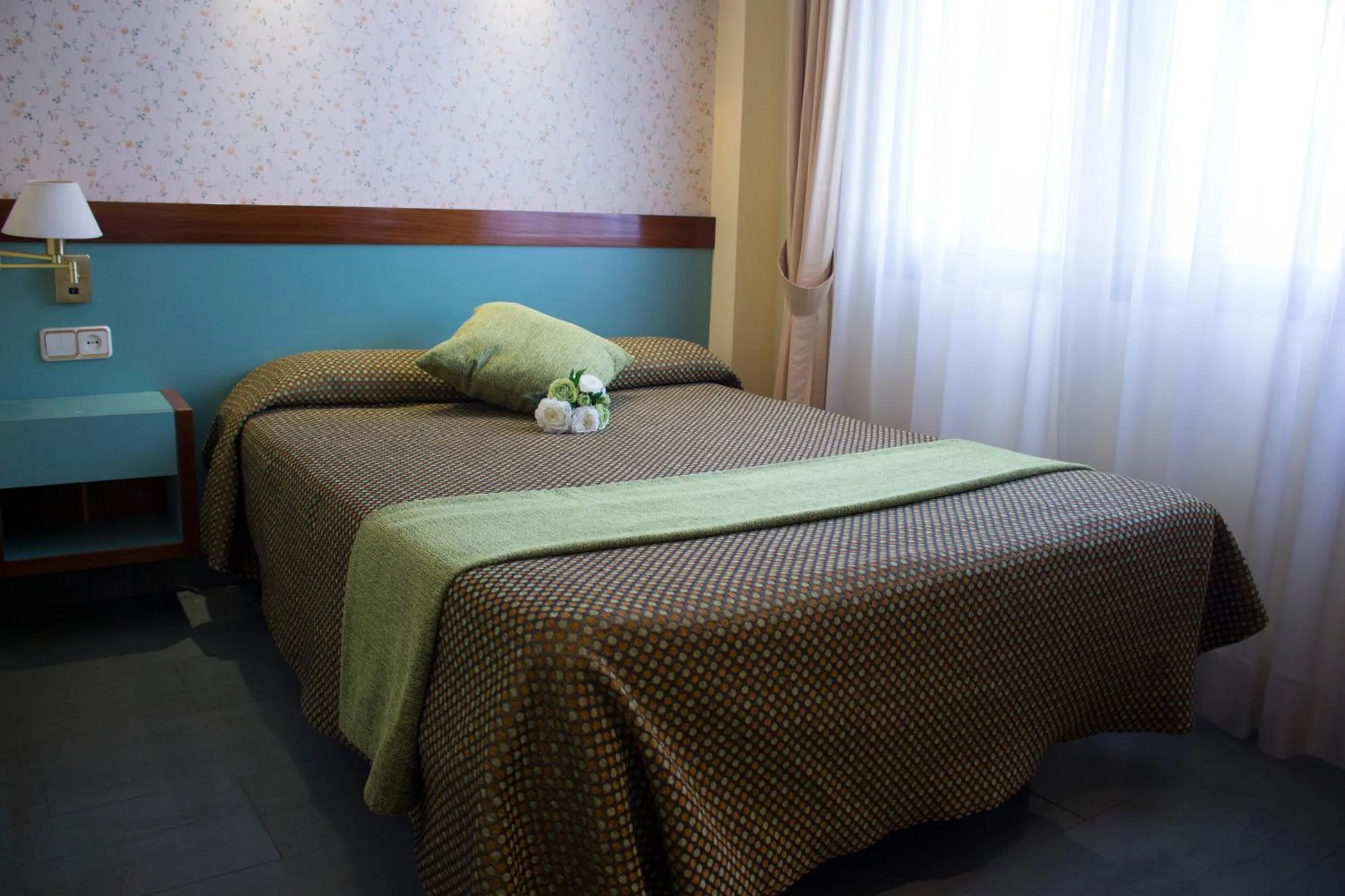 Photo of the whole room, Bed in Hotel Jardín de Aranjuez