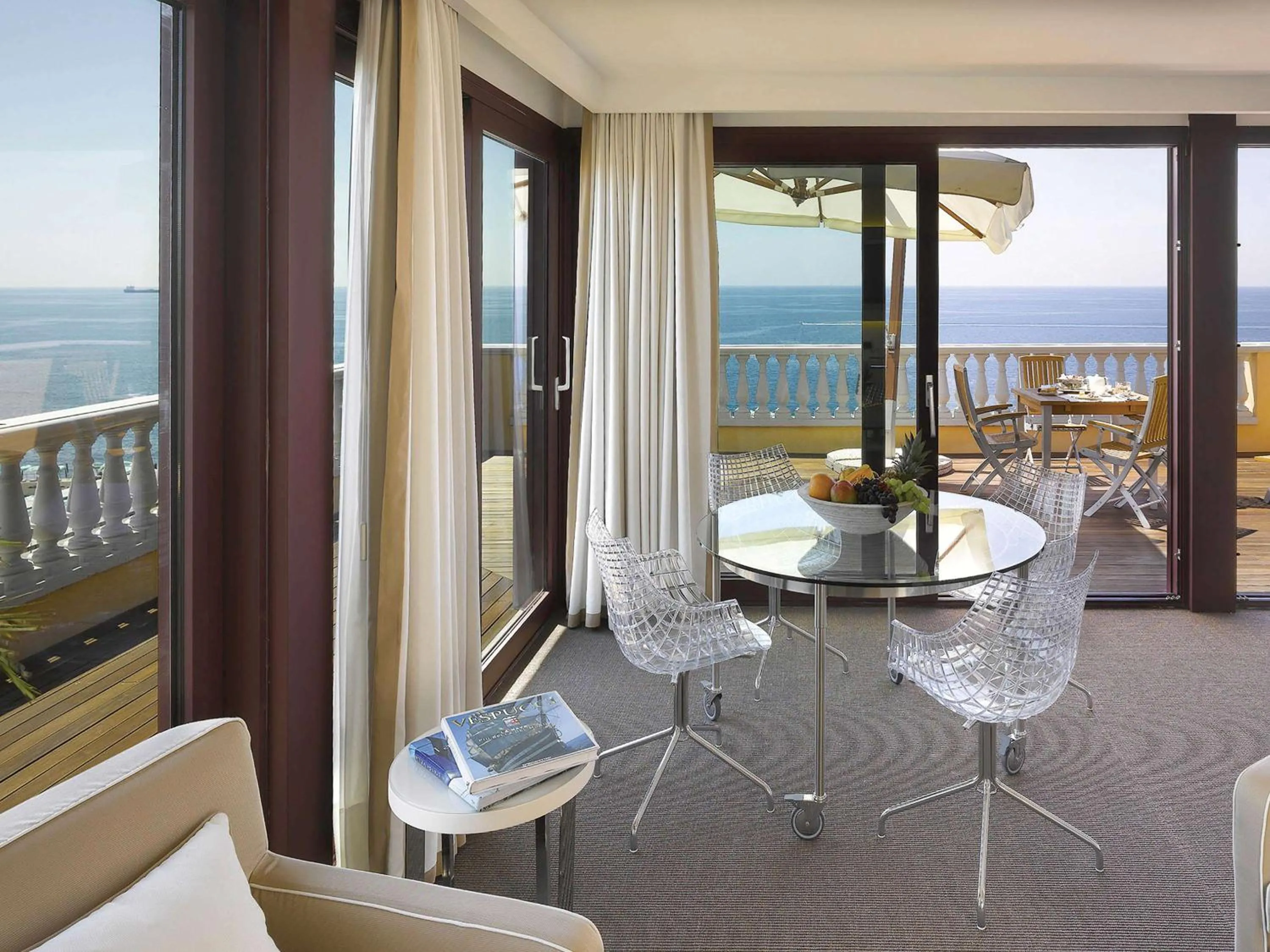 Photo of the whole room, Sea View in Grand Hotel Palazzo Livorno MGallery Collection