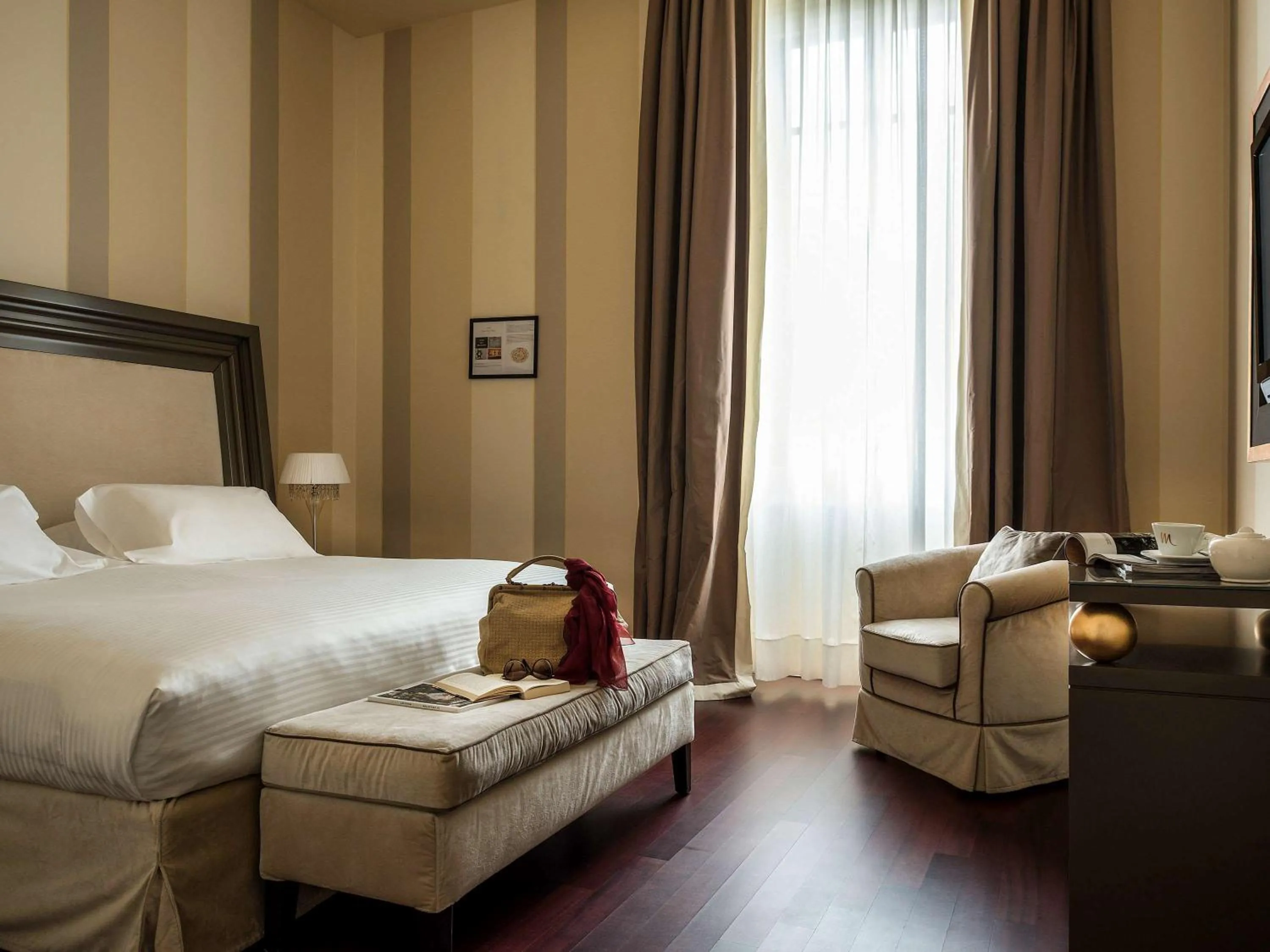 Photo of the whole room, Bed in Grand Hotel Palazzo Livorno MGallery Collection