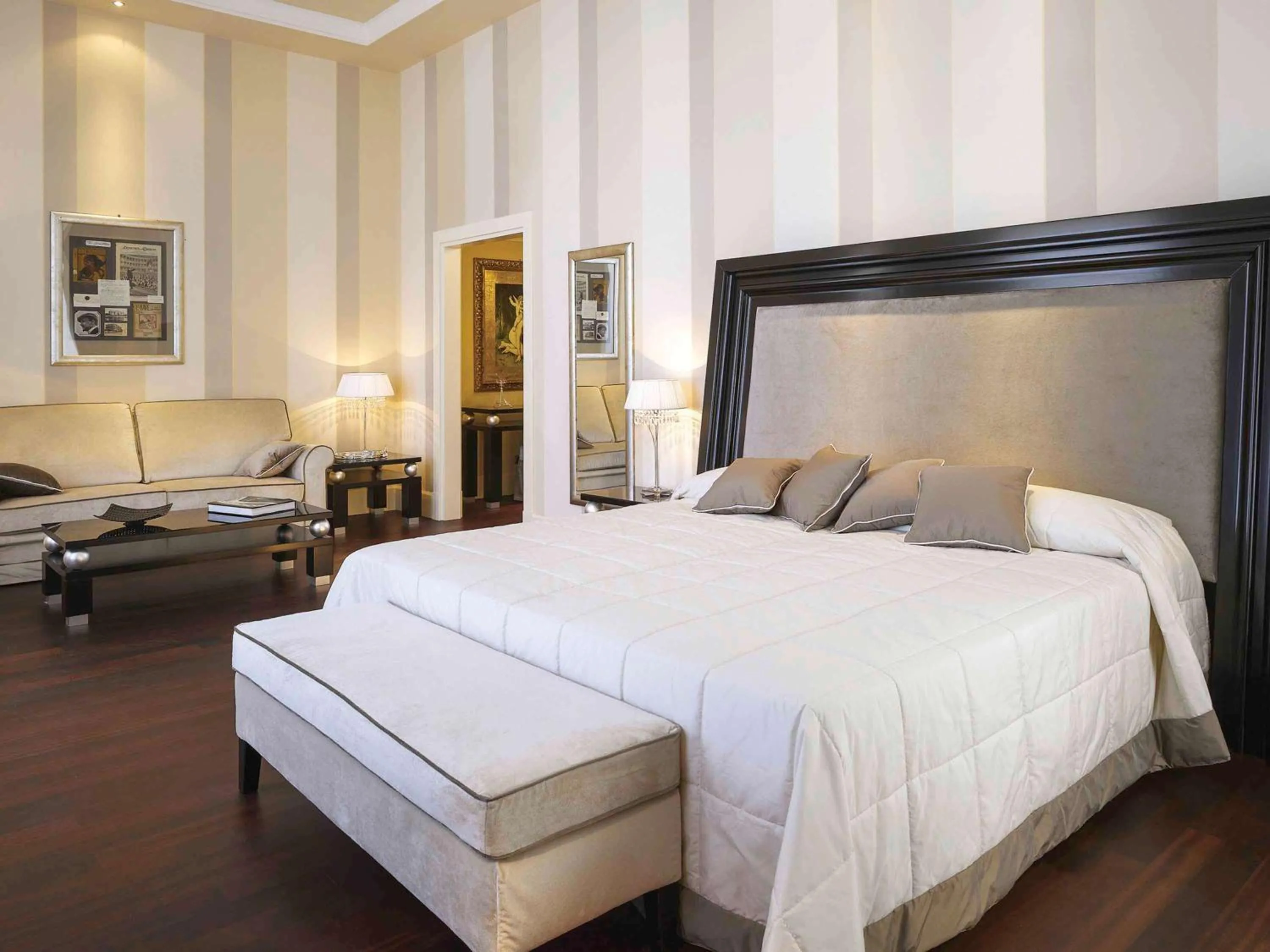Photo of the whole room, Bed in Grand Hotel Palazzo Livorno MGallery Collection