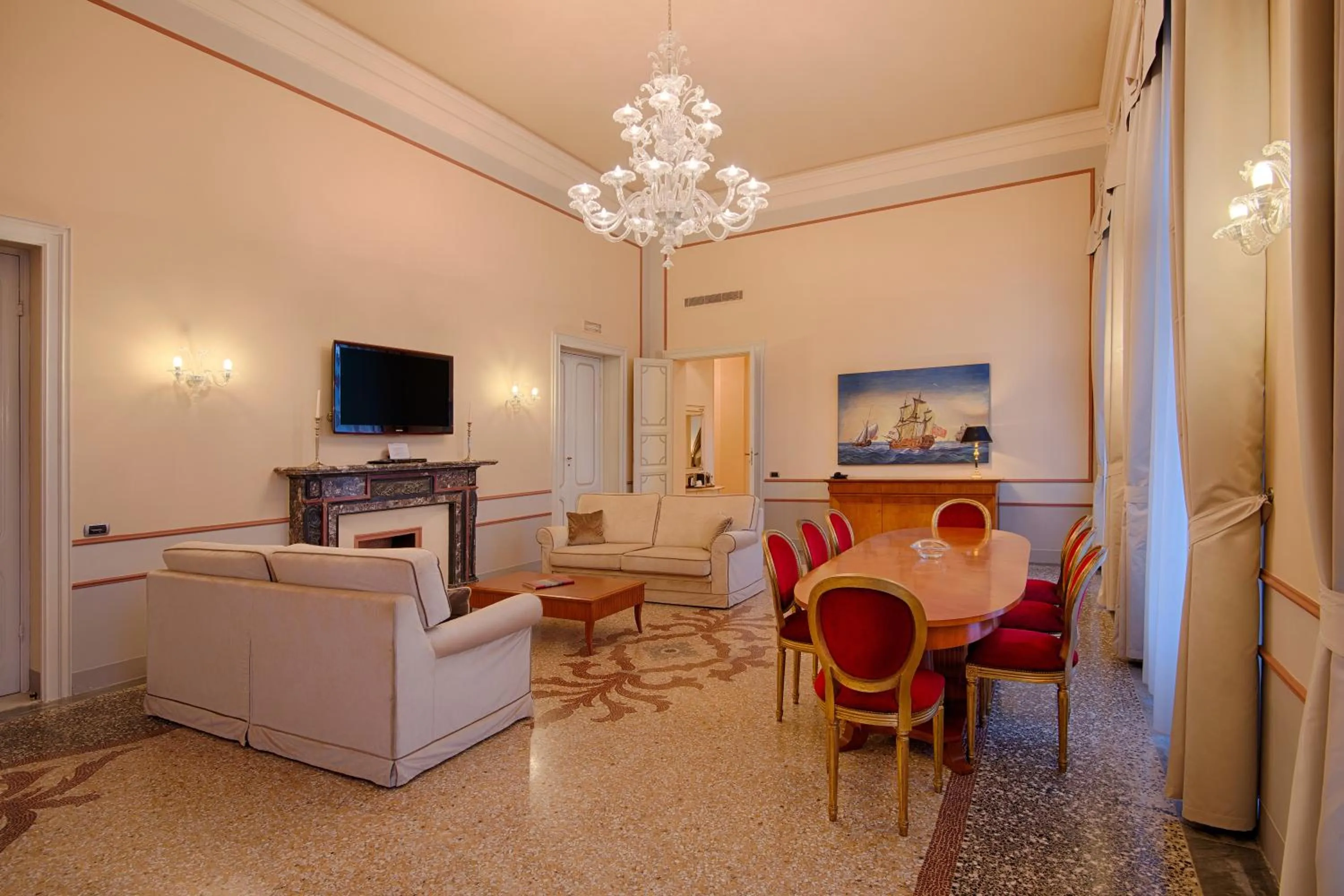 TV and multimedia in Grand Hotel Palazzo Livorno MGallery Collection
