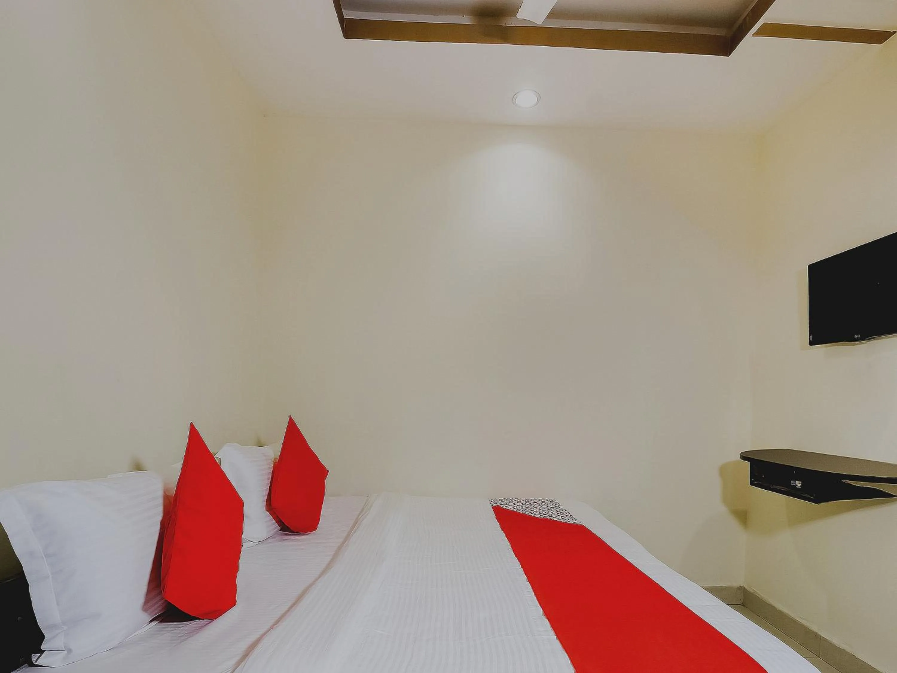 Bedroom, Bed in Hotel O by OYO Pradhann Home Stay