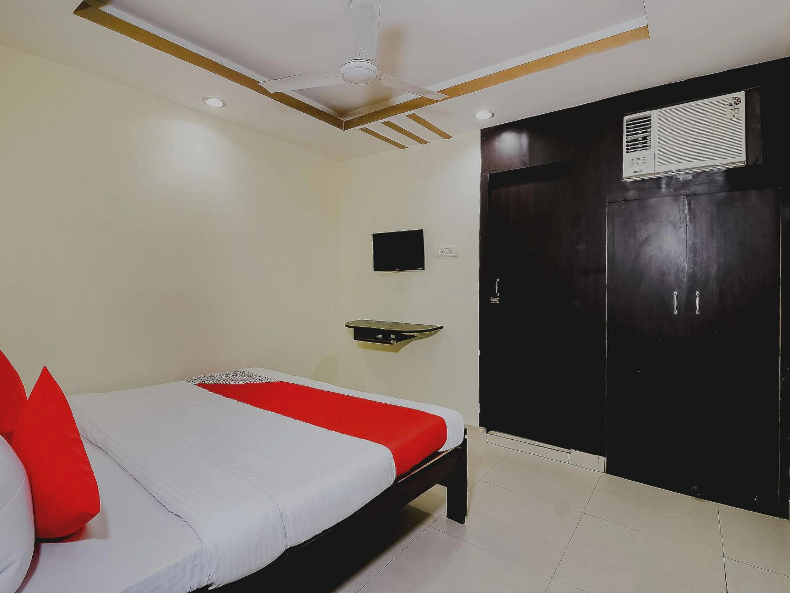 Bedroom, Bed in Hotel O by OYO Pradhann Home Stay