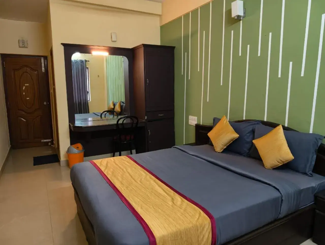 Deluxe Double Room - single occupancy in Hill View Residency Deluxe Double Room - single occupancy in Hill View Residency