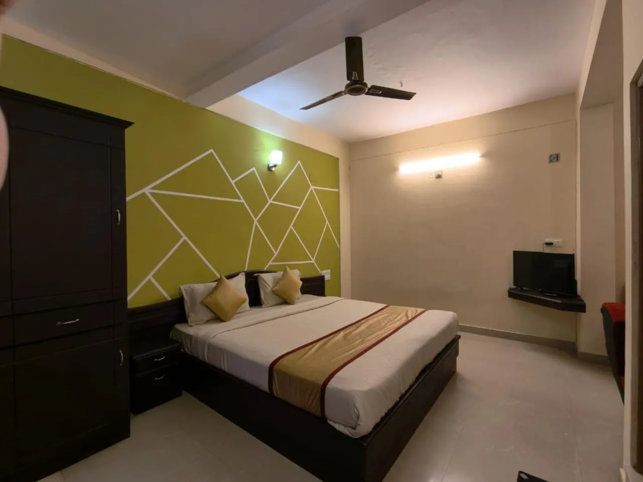 Bed in Hill View Residency