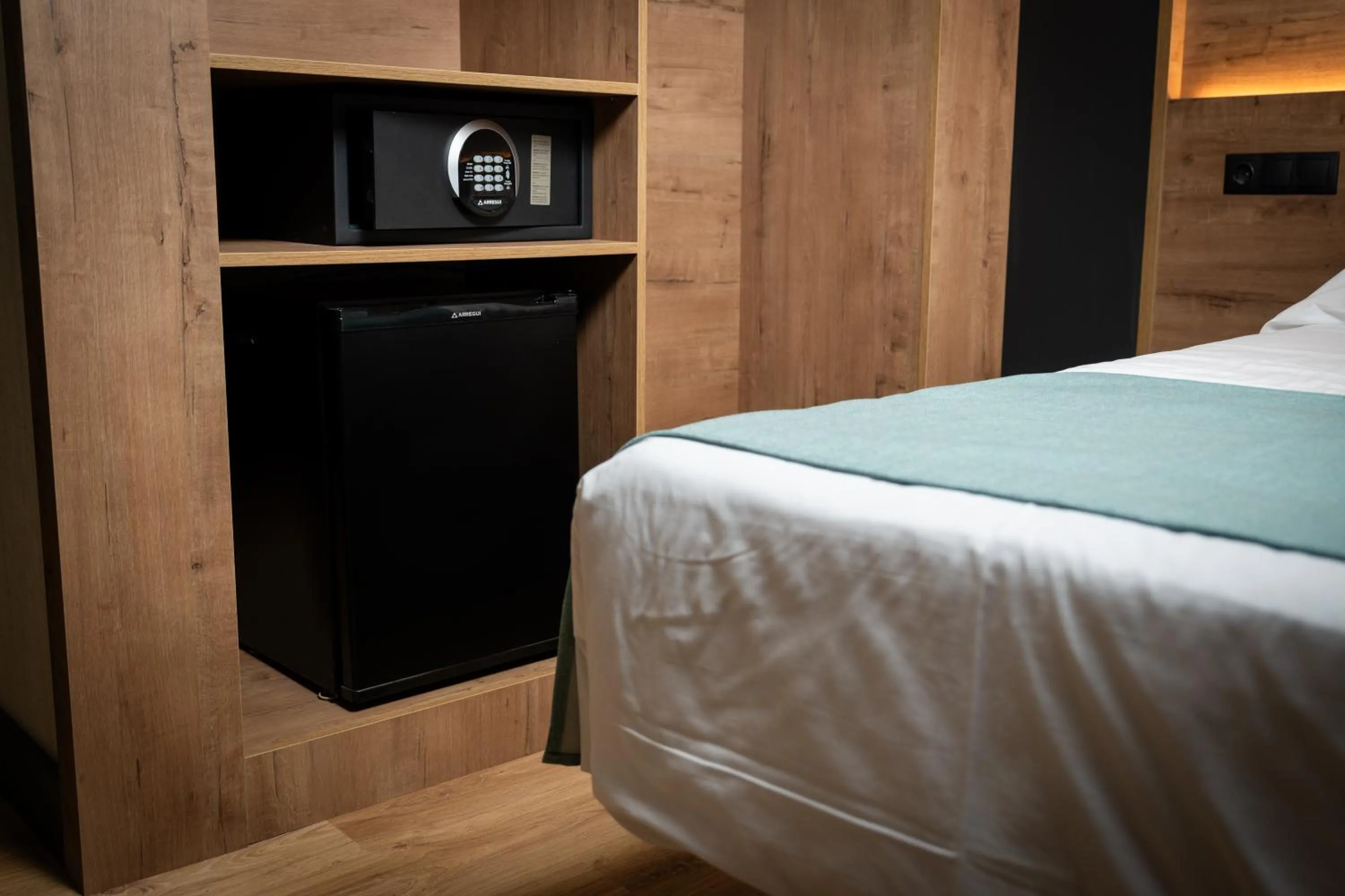 minibar, Bed in Hotel Oca Insua Costa da Morte