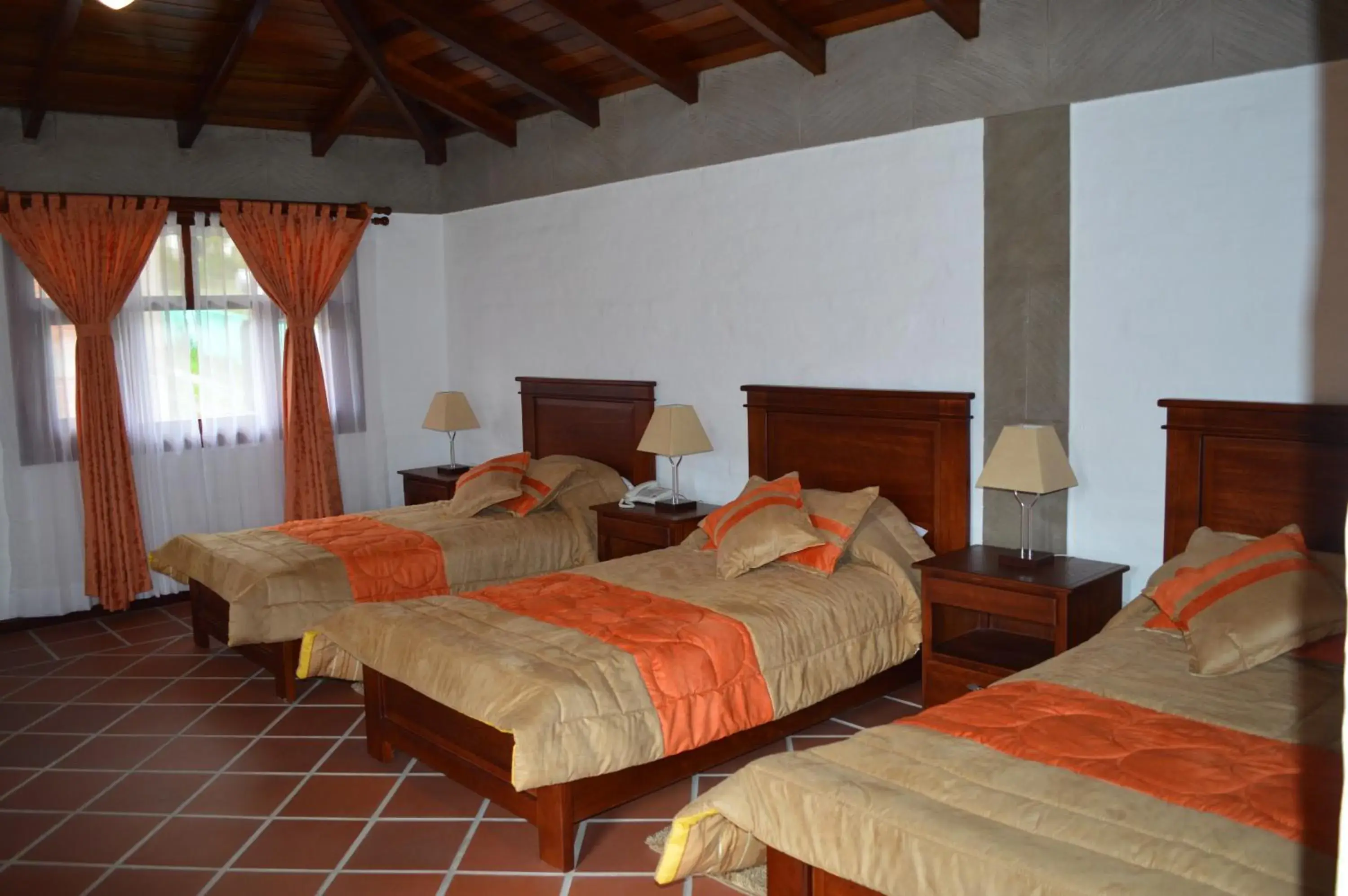 Luxury Triple Room - single occupancy in Hostería San Clemente Luxury Triple Room - single occupancy in Hostería San Clemente