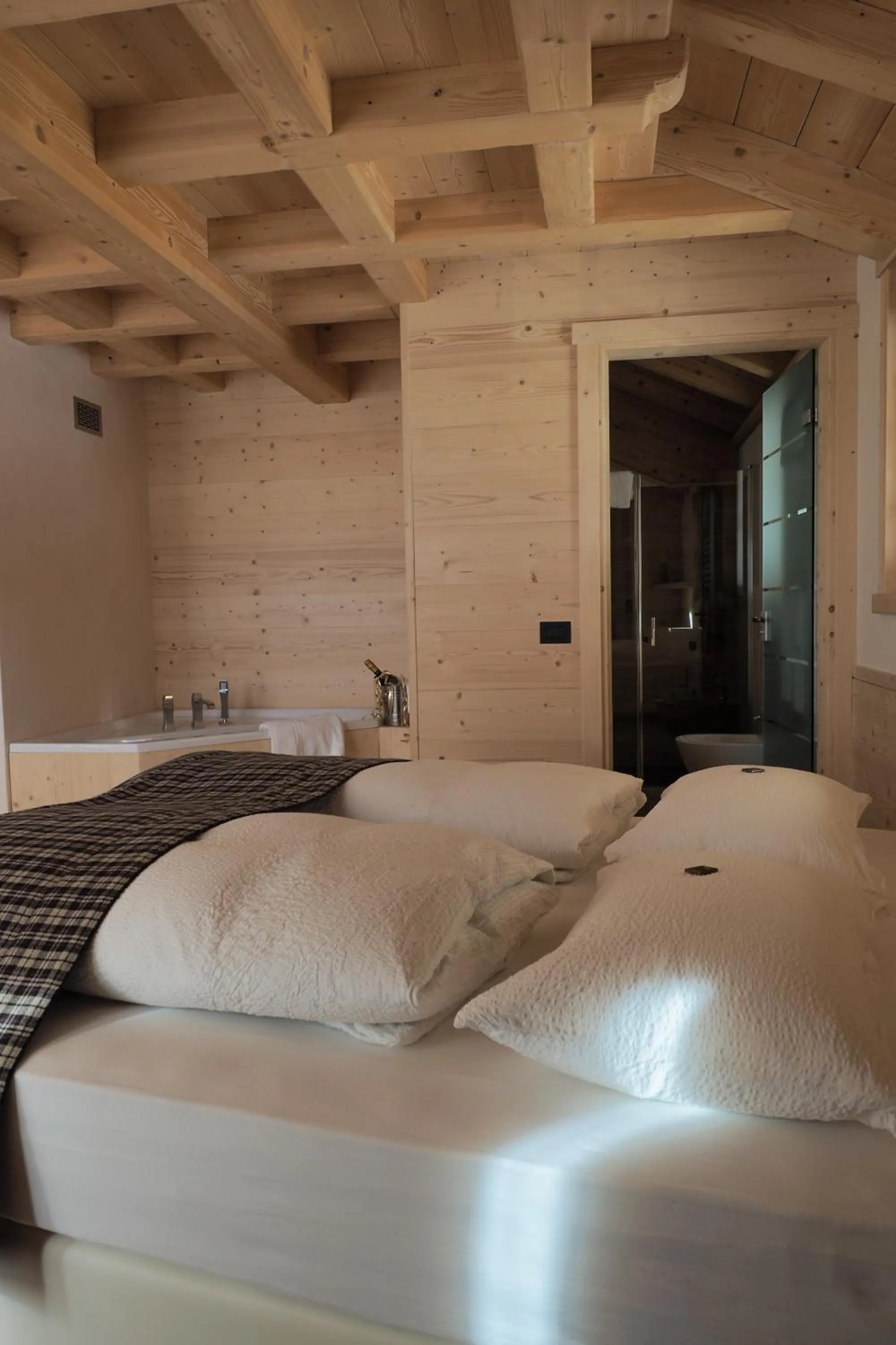Photo of the whole room, Bed in B&B Ecohotel Chalet des Alpes