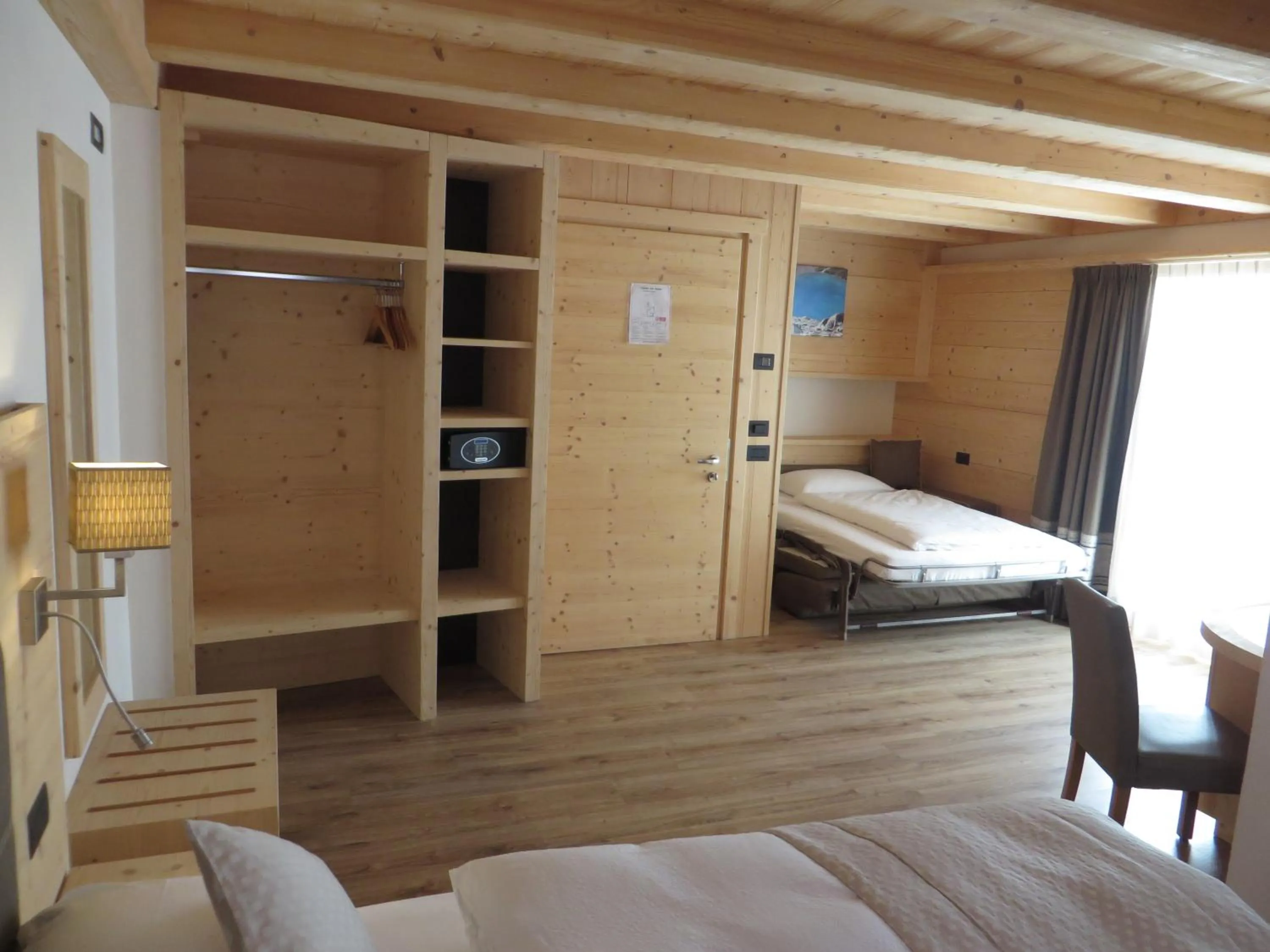 Photo of the whole room, Bed in B&B Ecohotel Chalet des Alpes