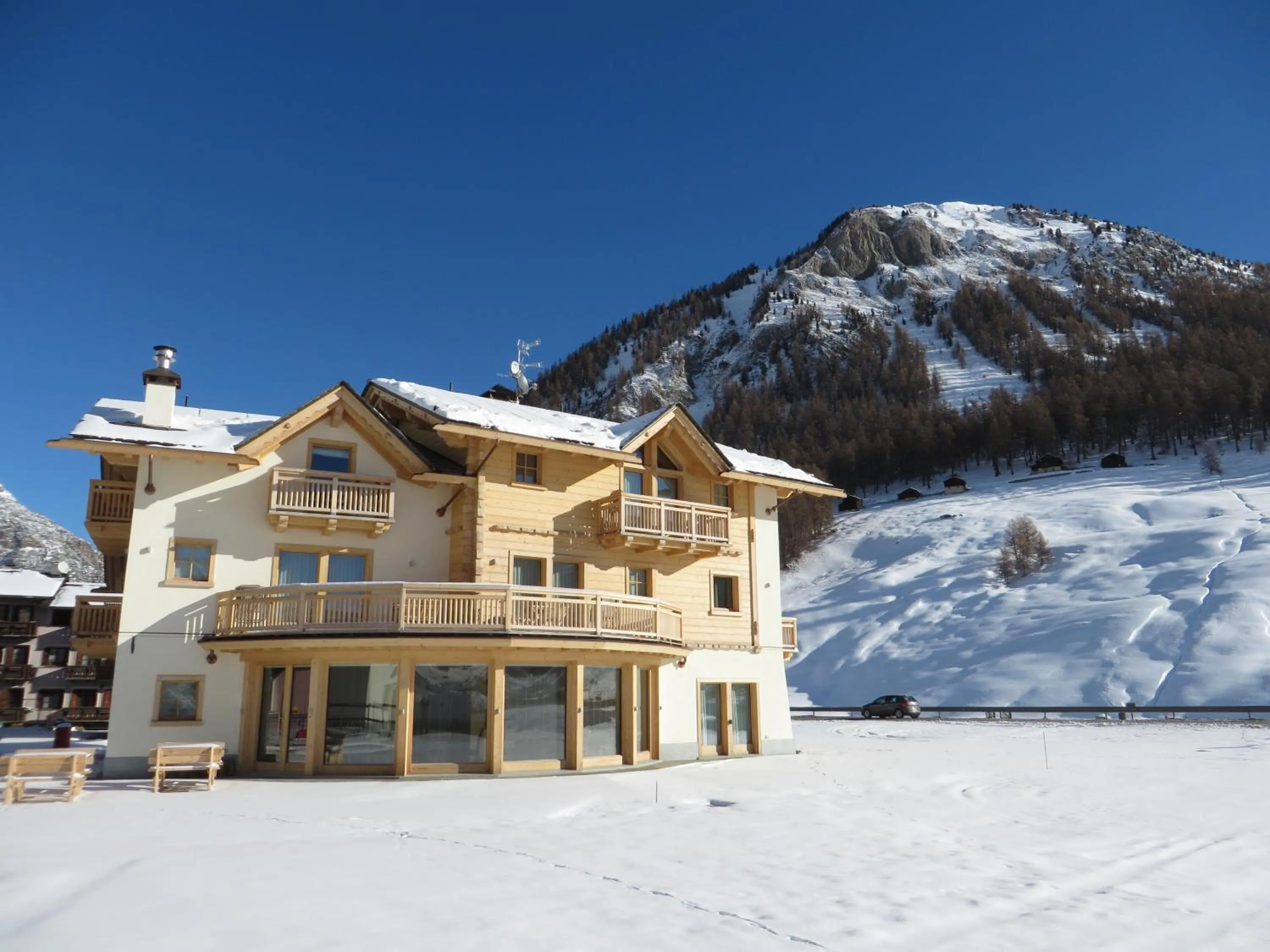 Property building in B&B Ecohotel Chalet des Alpes