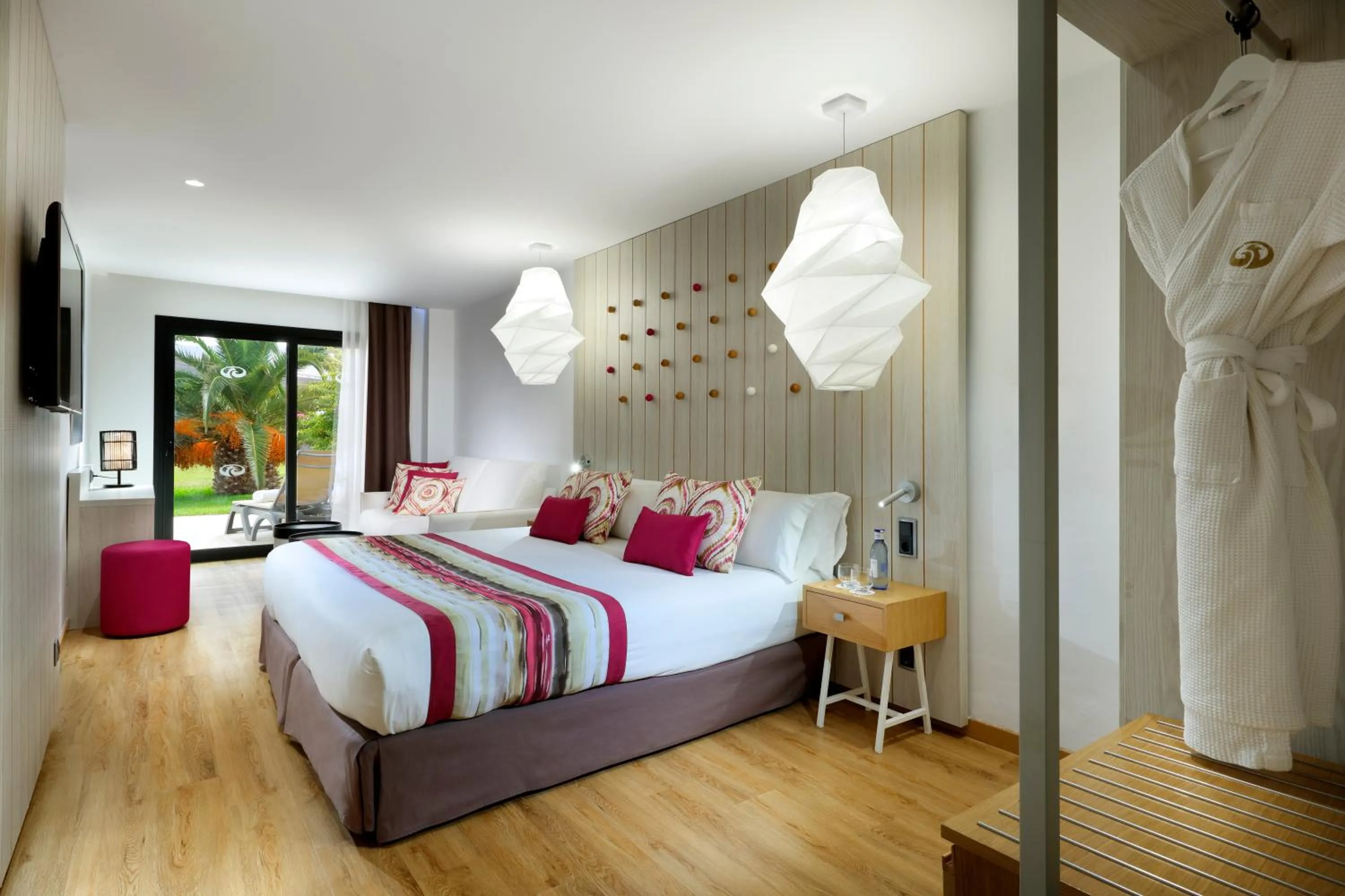 Bedroom, Bed in Grand Palladium White Island Resort & Spa - All Inclusive