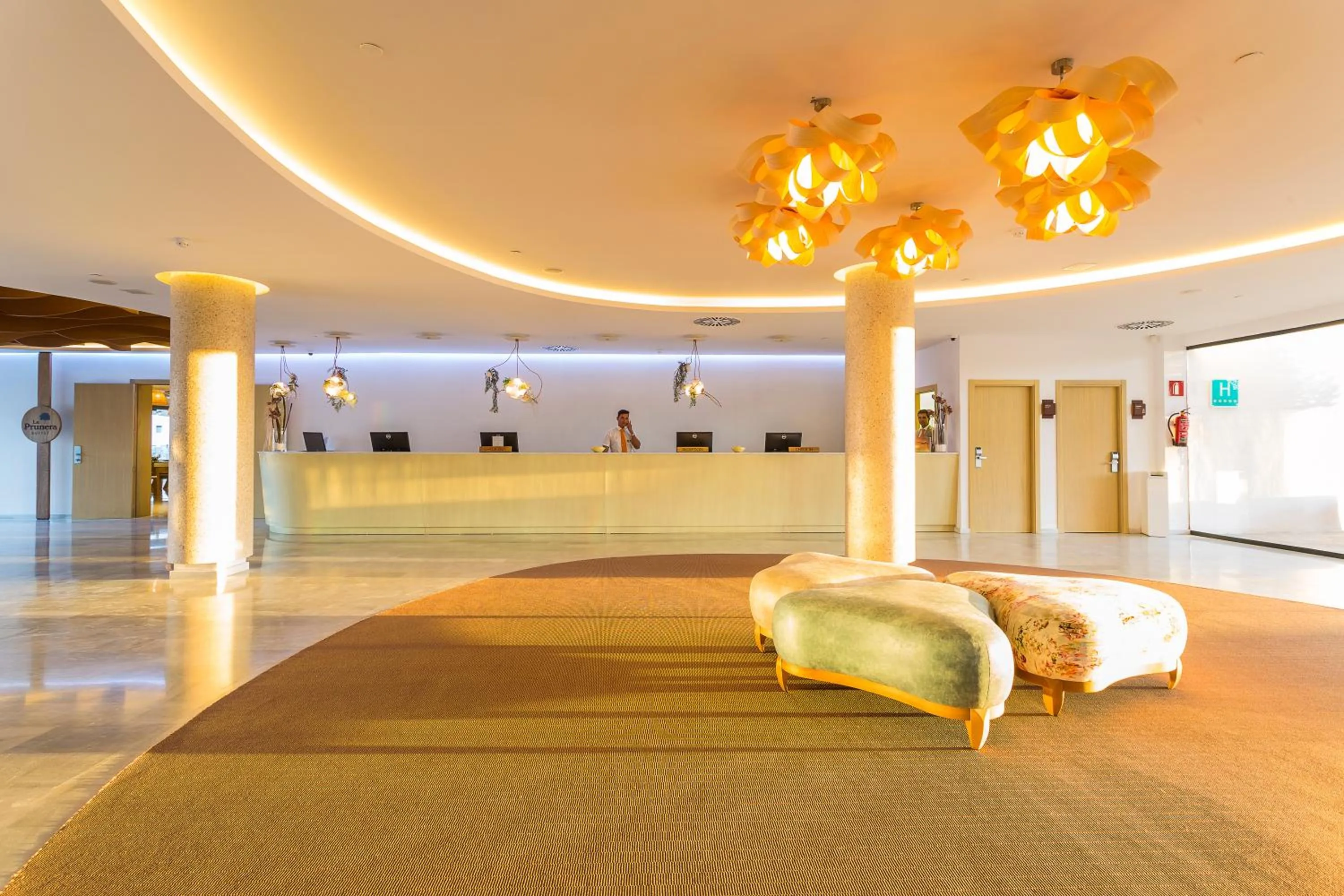 Lobby or reception, Bed in Grand Palladium White Island Resort & Spa - All Inclusive