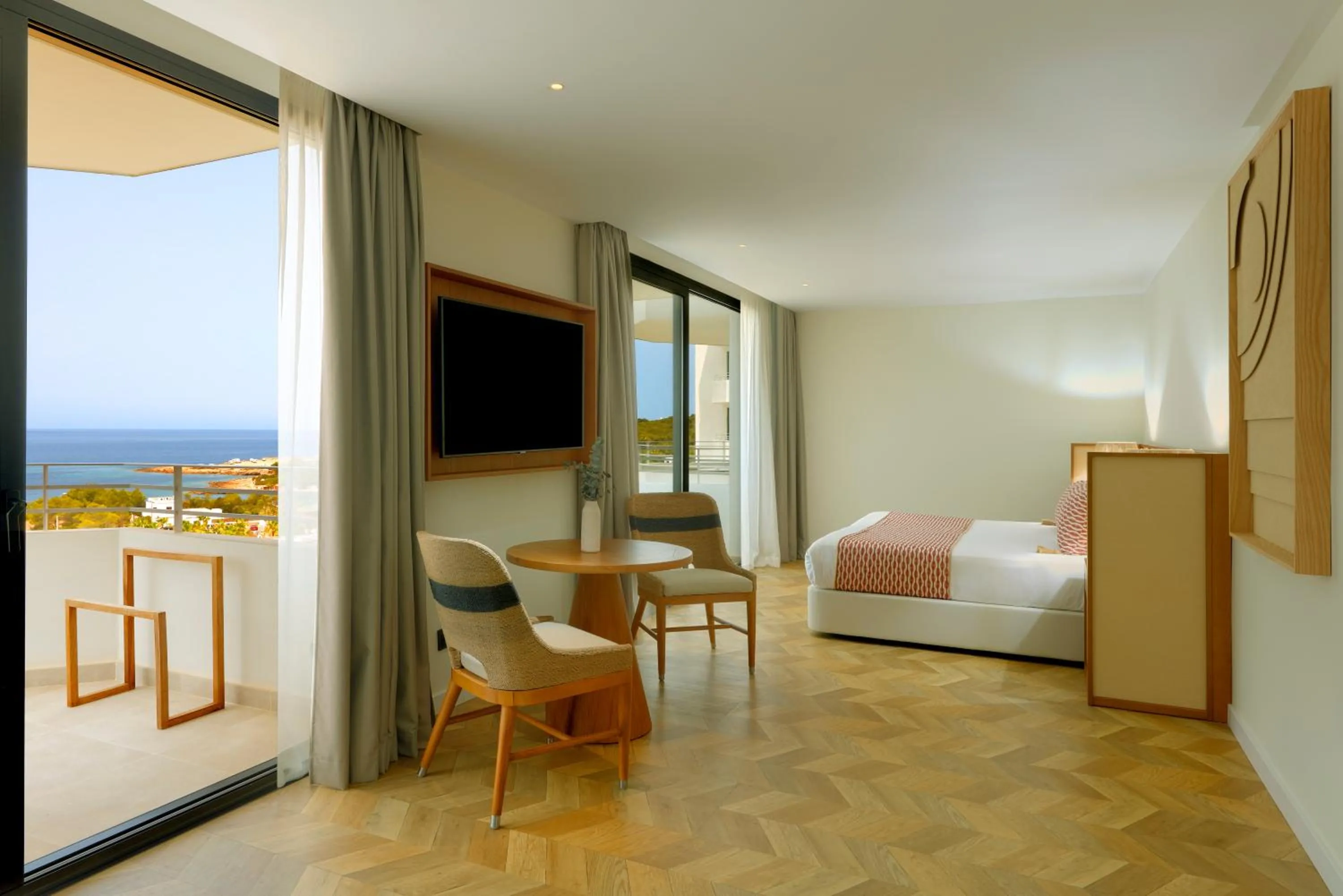 TV and multimedia, Bed in TRS Ibiza Hotel - Adults Only
