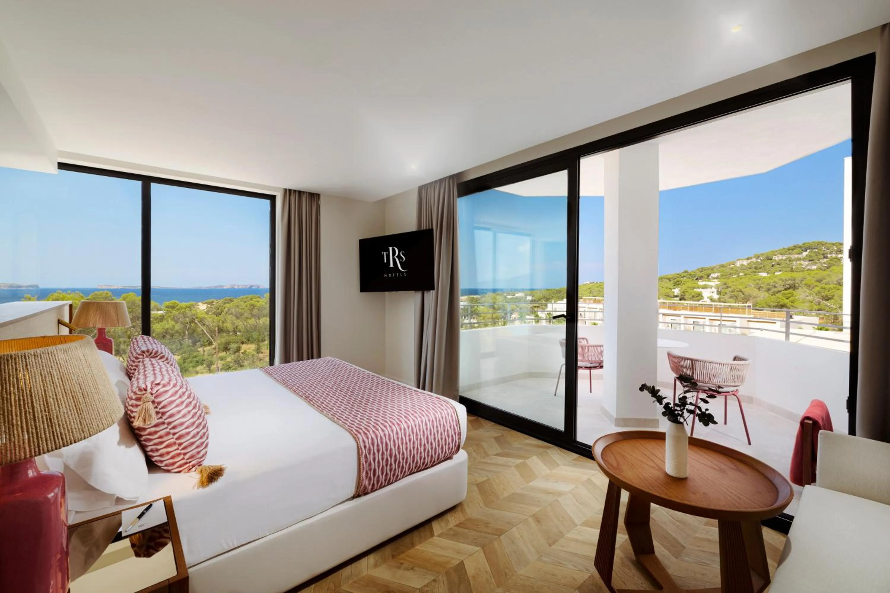 Communal lounge/ TV room, Bed in TRS Ibiza Hotel - Adults Only