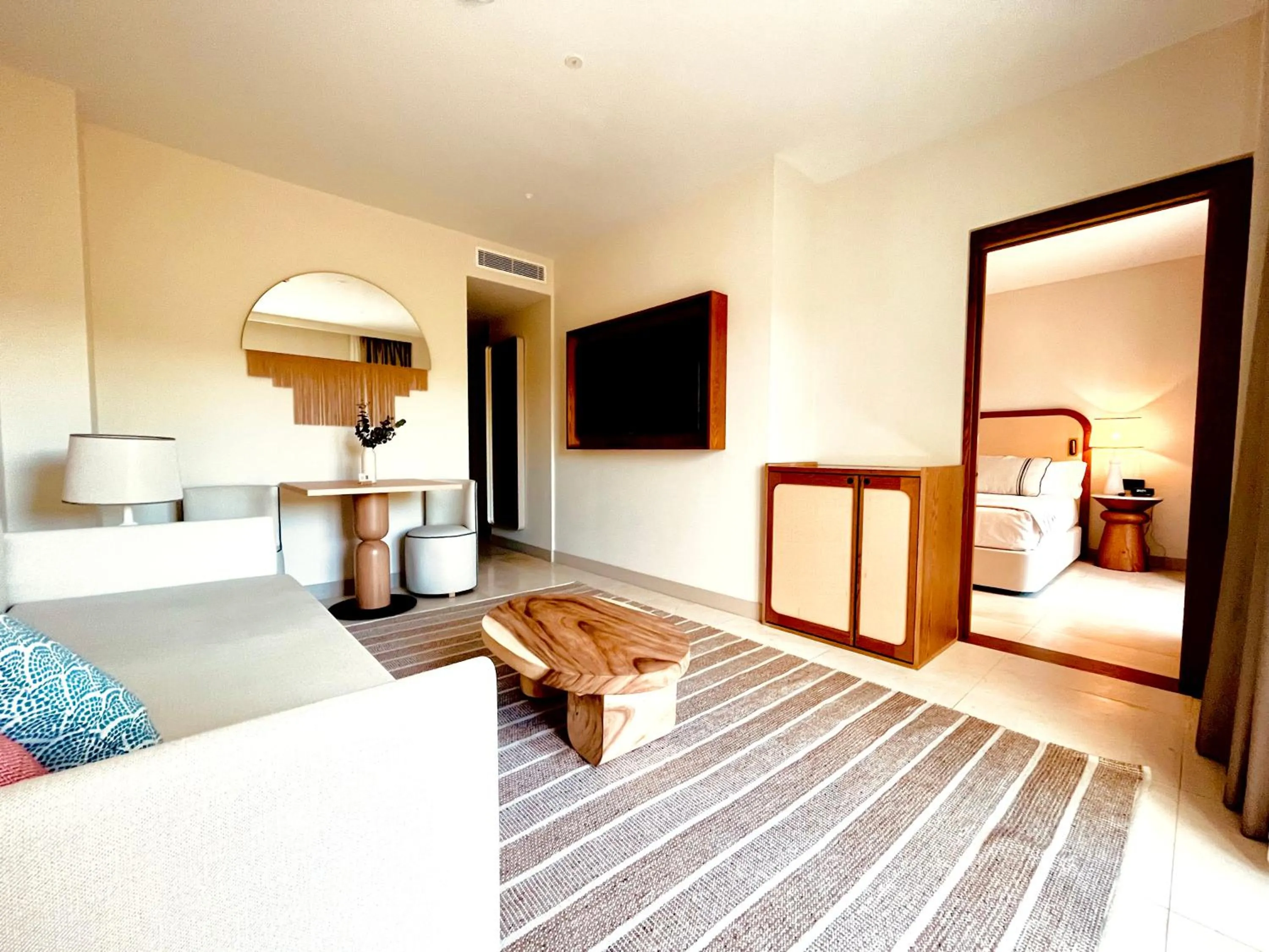 TV and multimedia, Bed in TRS Ibiza Hotel - Adults Only