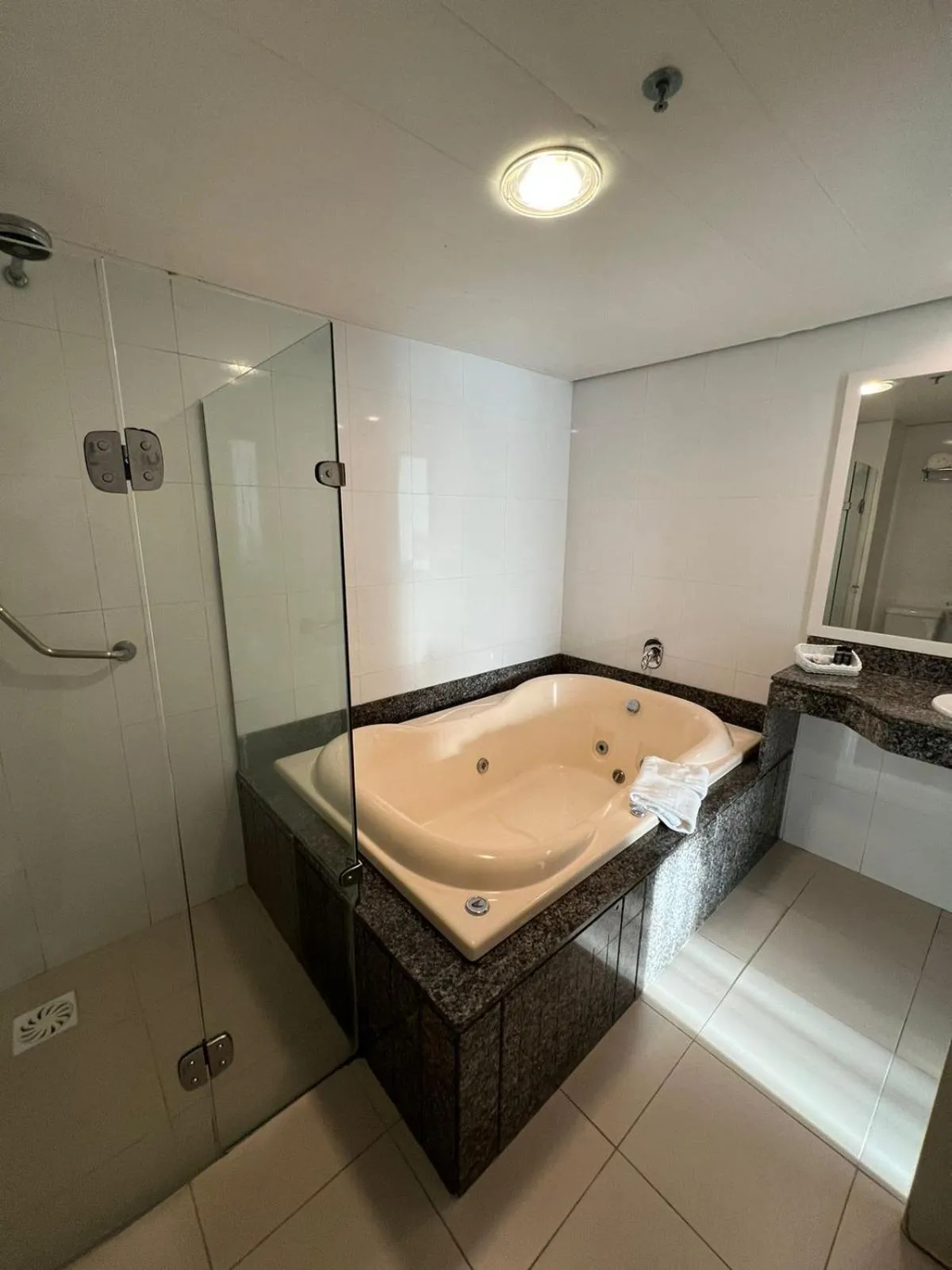 Shower in Bahia Plaza Hotel