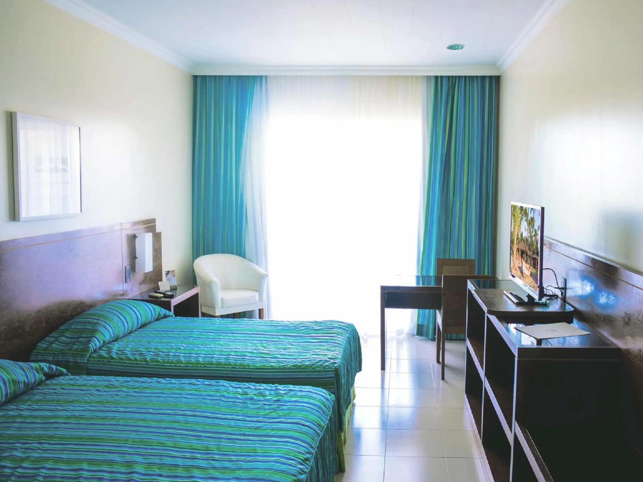 Photo of the whole room, Bed in Bahia Plaza Hotel