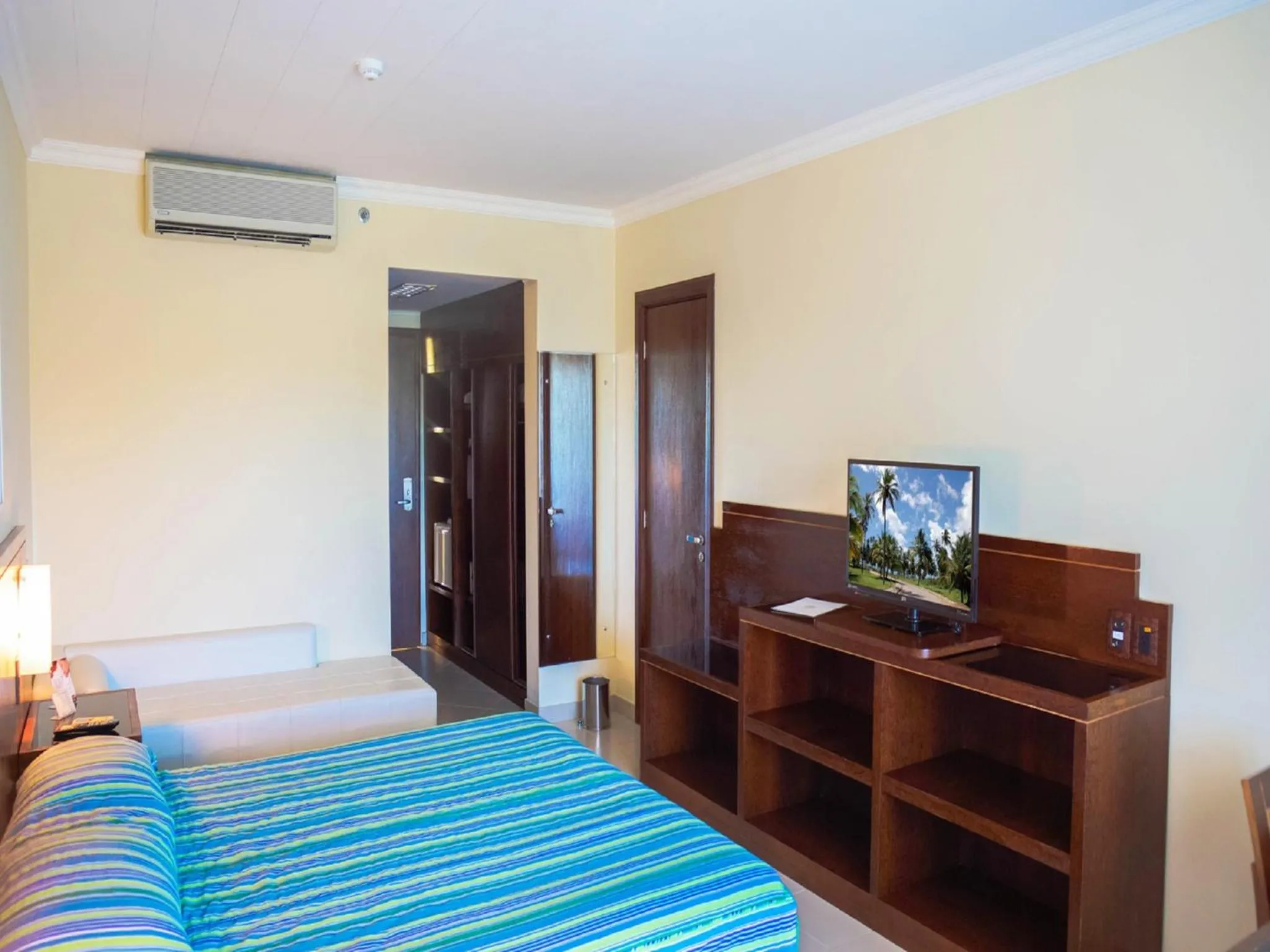 Photo of the whole room, Bed in Bahia Plaza Hotel