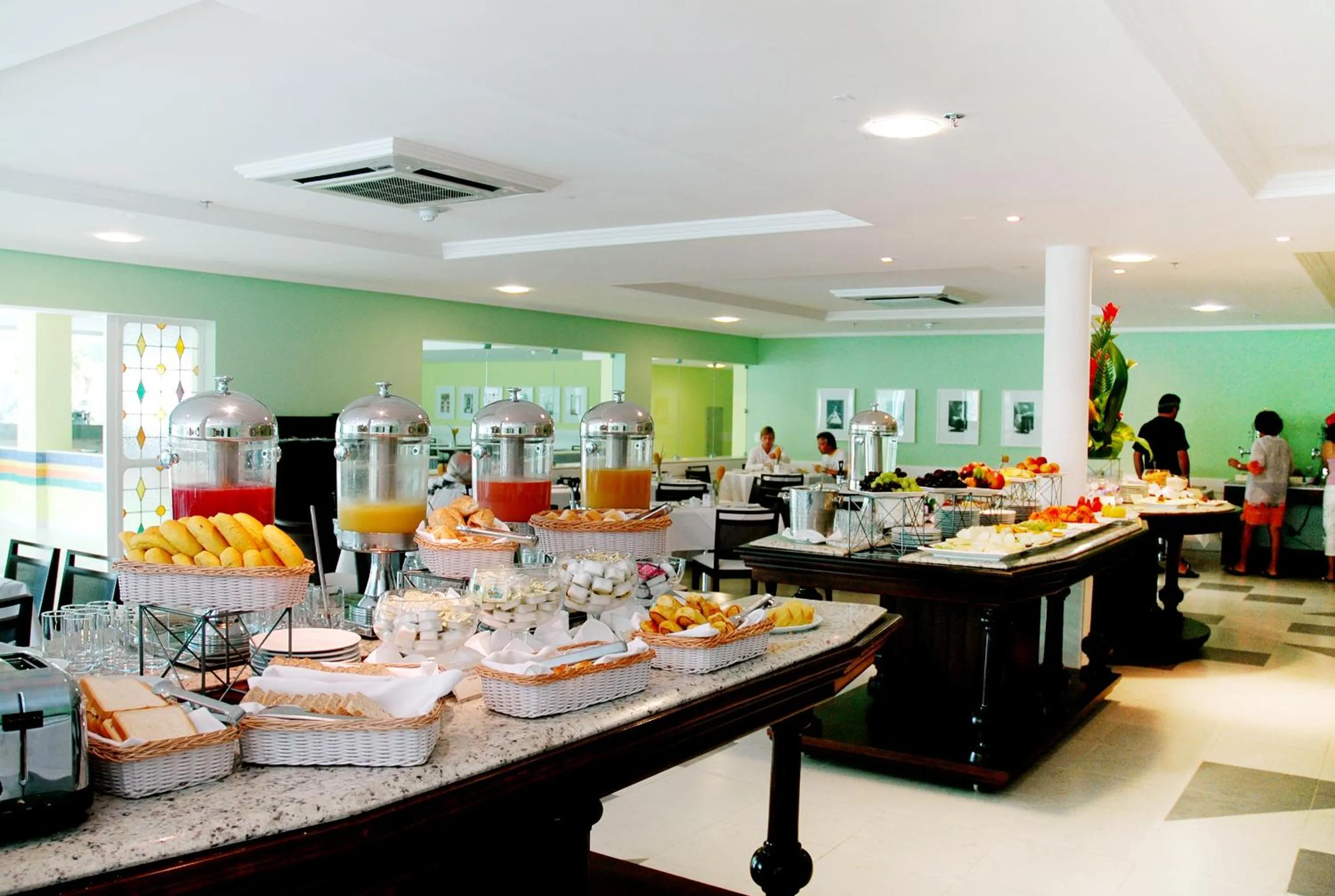Restaurant/places to eat in Bahia Plaza Hotel