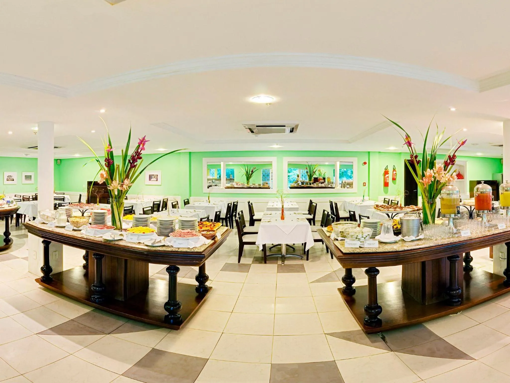 Food and drinks in Bahia Plaza Hotel