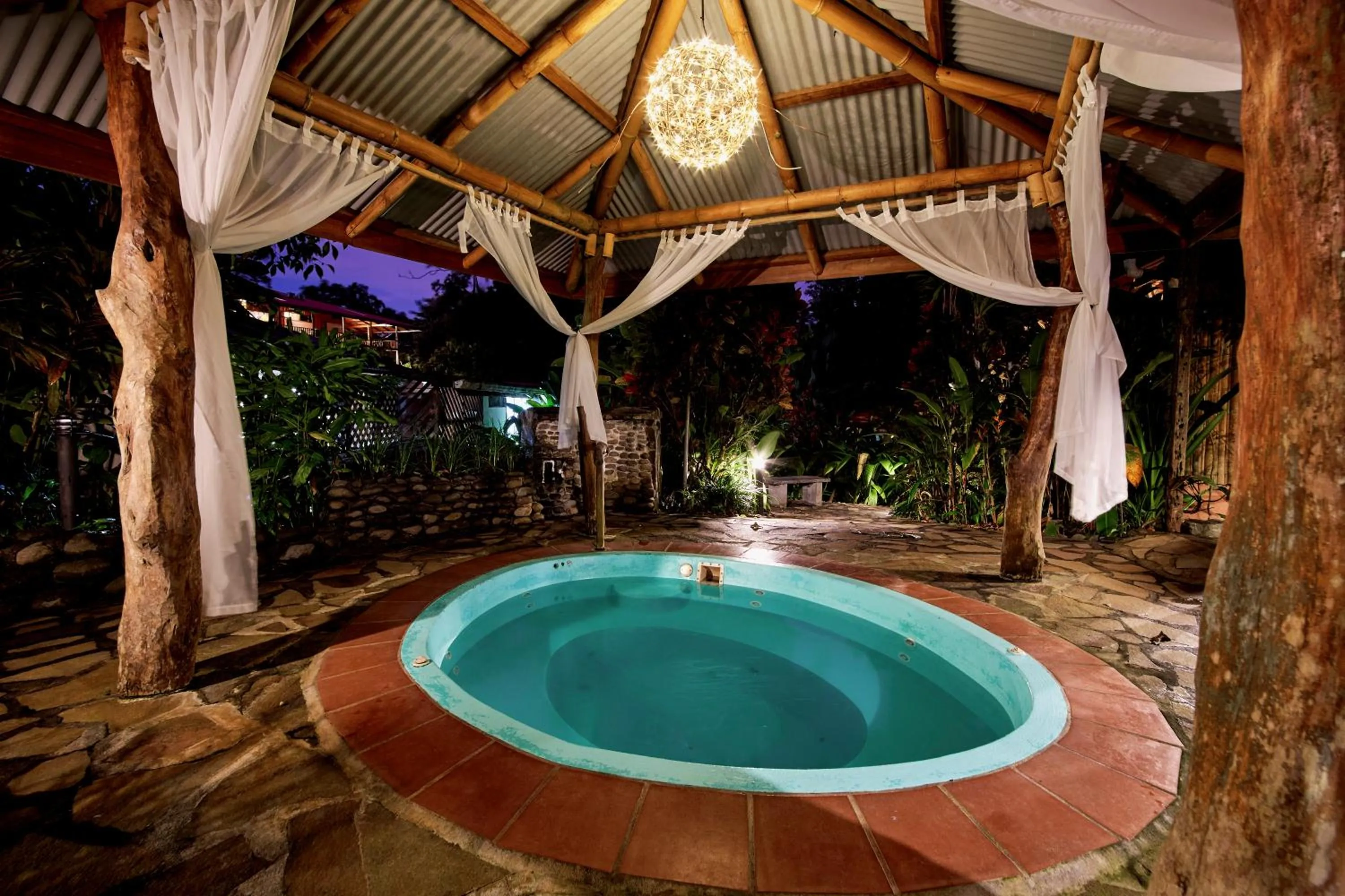 Swimming pool in Finca Luna Nueva Lodge