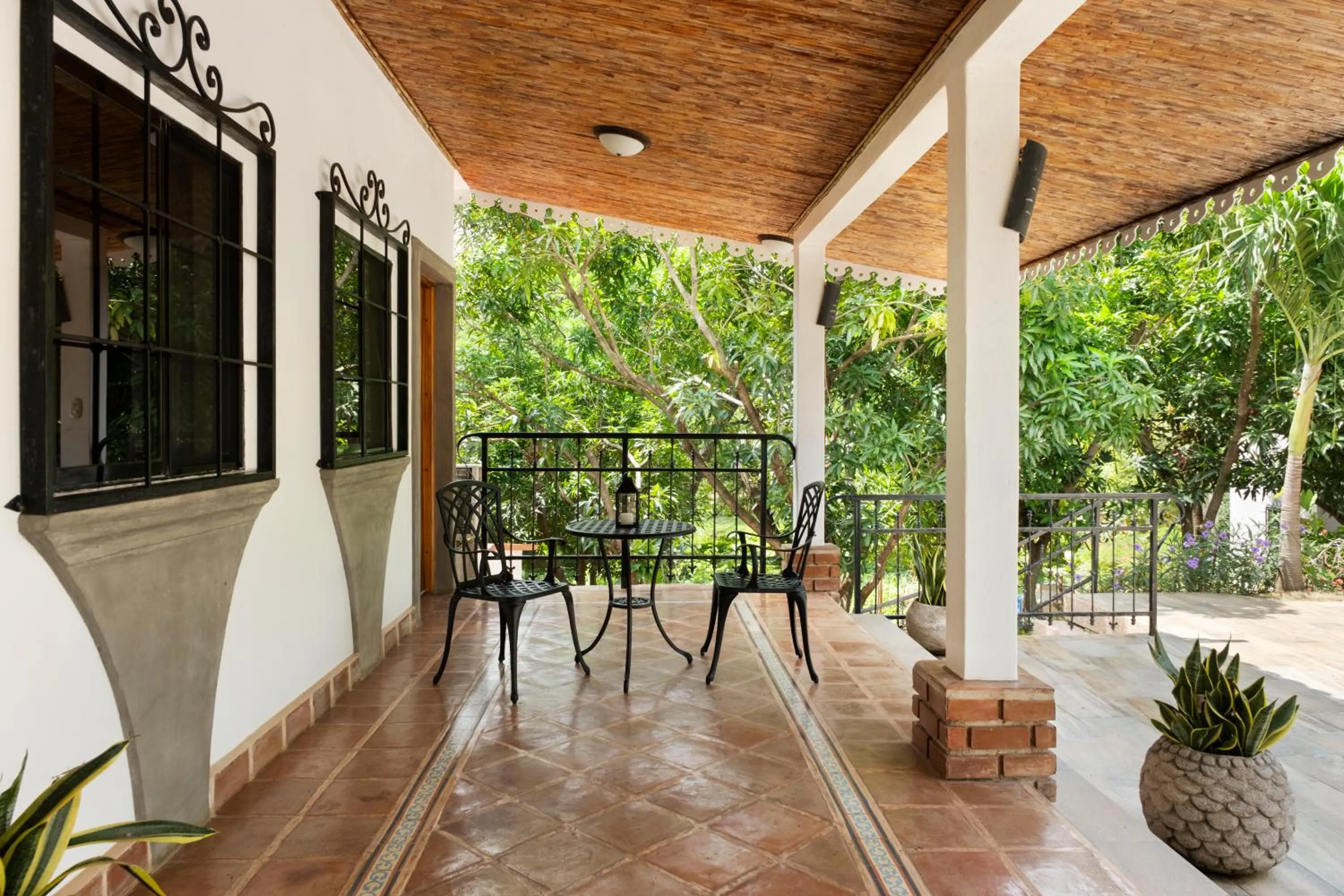 Patio in Nicawaves